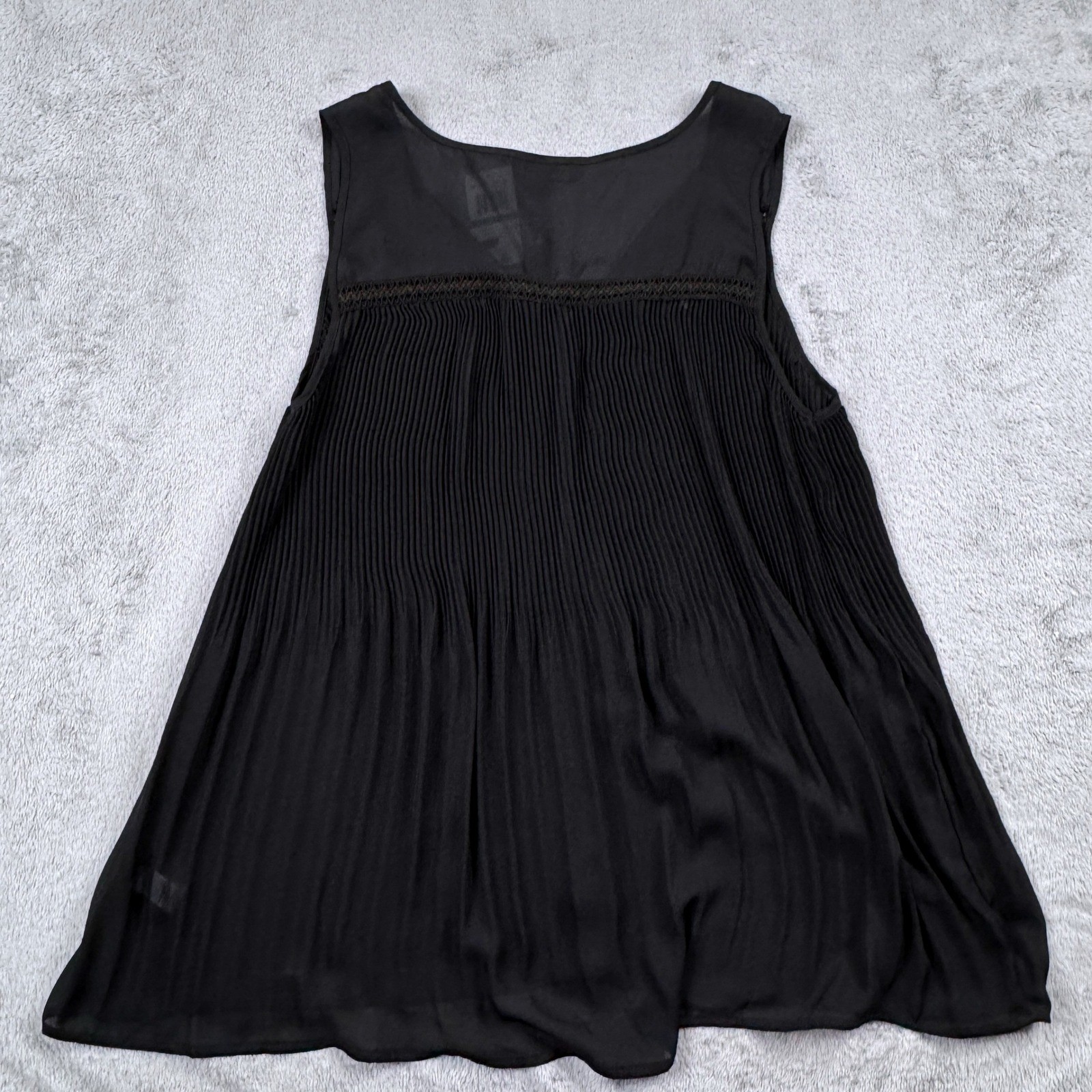 NWT Melissa Paige Blouse Women Large Black Pleated Sleeveless V-Neck BRAND NEW!