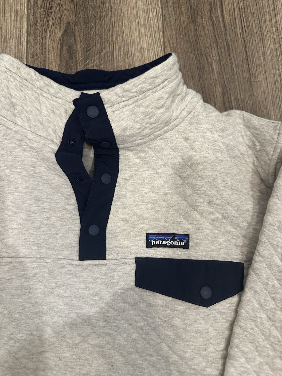 Patagonia Women’s Organic Cotton 1/4 Snap Button Quilted Pullover Cream/Navy- XL