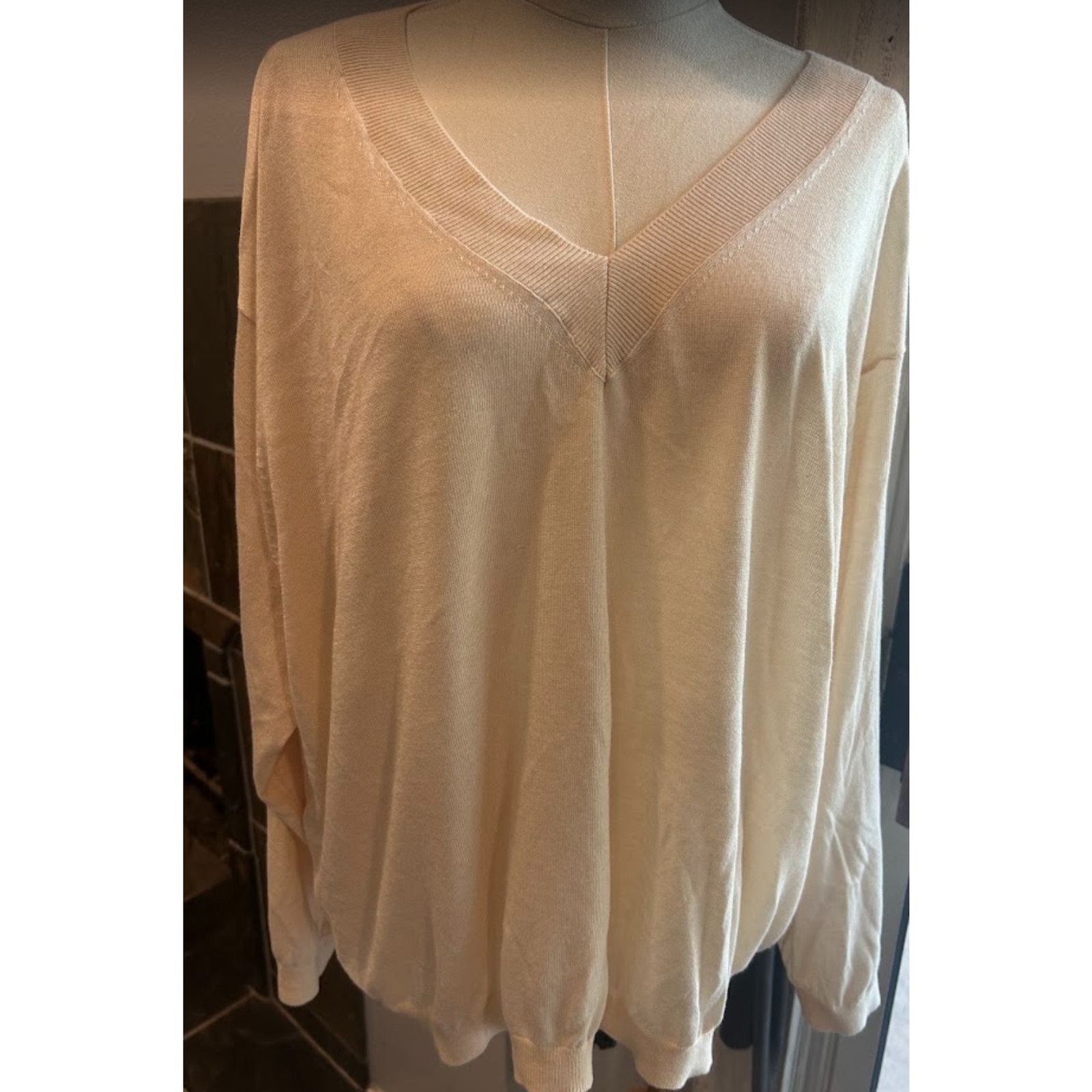 A New day. Cream Lightweight V-Neck Knit Sweater – Relaxed Fit