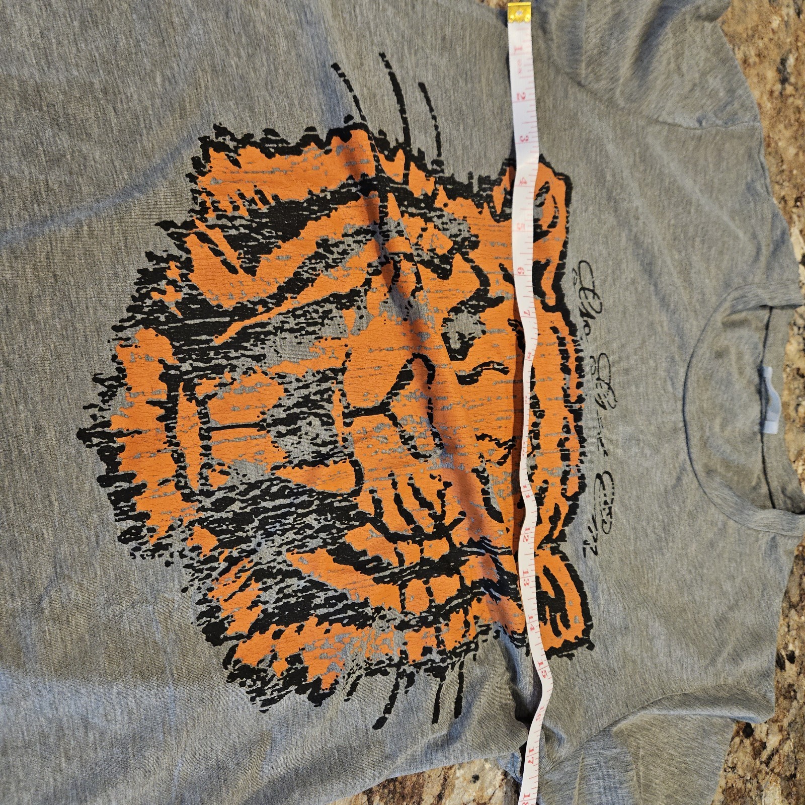 Go Get Em Tiger Graphic T Shirt Gray Orange Distressed Print Unisex Vintage Look