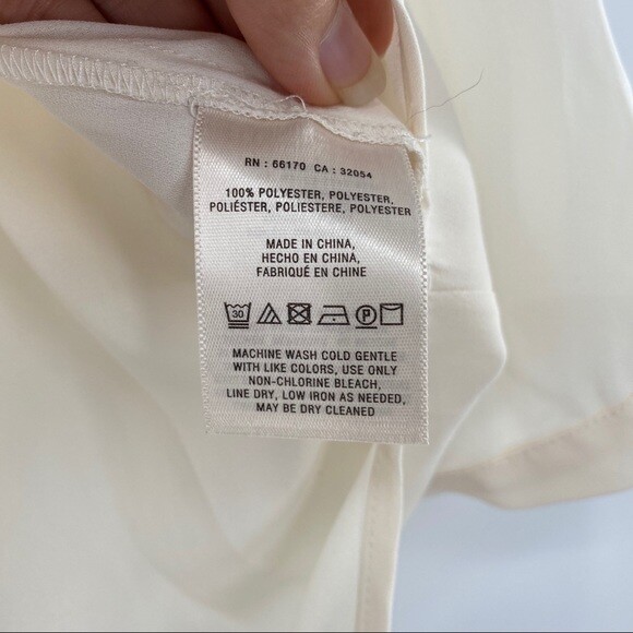 Maeve Anthroplogie Woman’s Size 2 XS 3/4 – Long Sleeve Cream 1/2 Button Blouse
