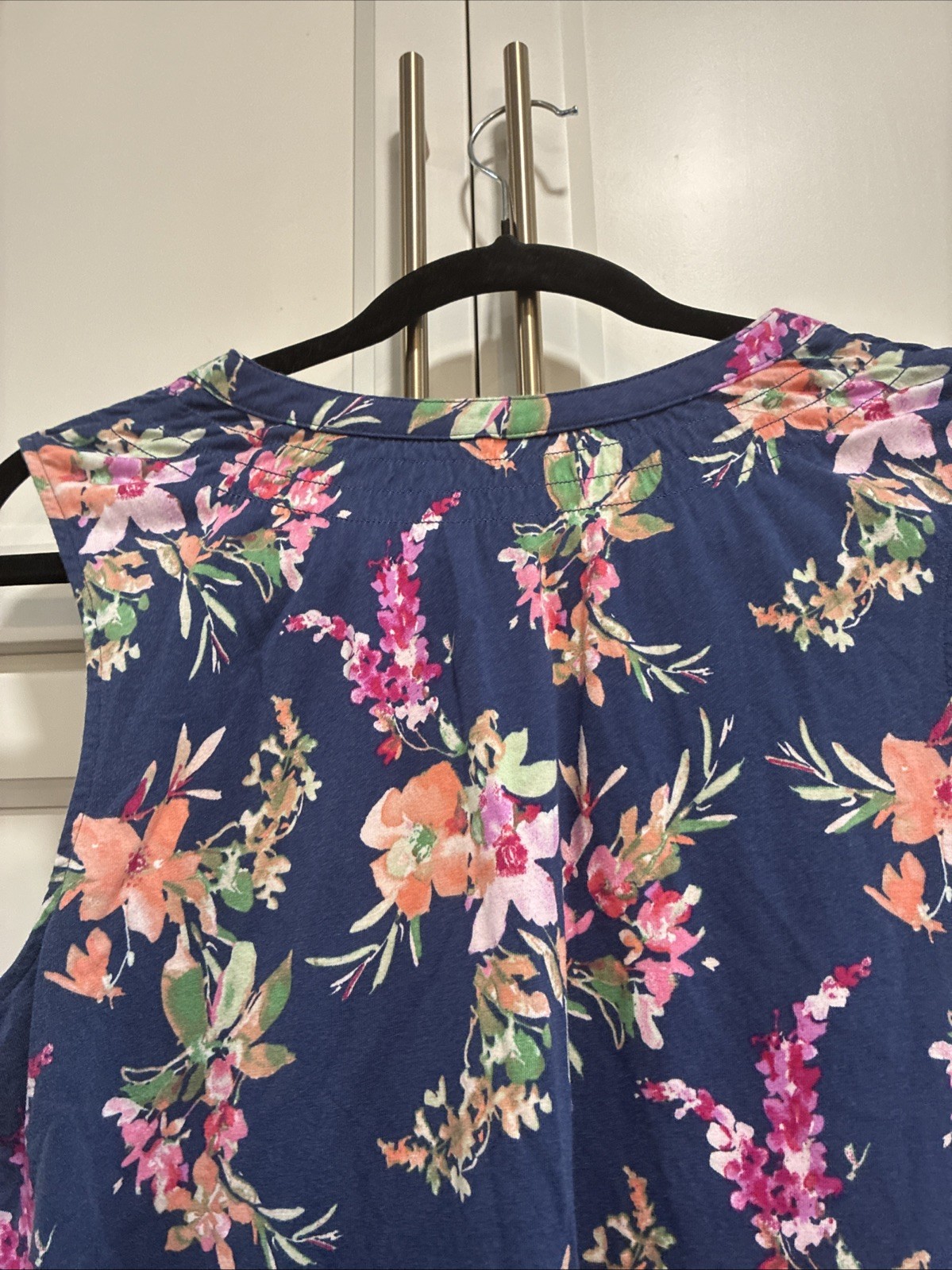 Croft & Barrow V Neck Multicolor Garden Floral Knit Tank Top Blouse Size M