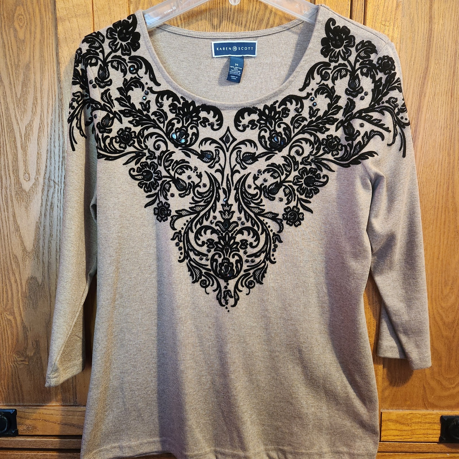 Karen Scott Women’s 3/4 Sleeve Tan And Black Floral Embossed Top Size Medium EUC