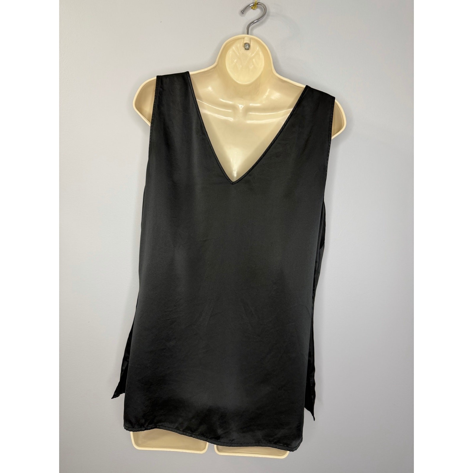 RaVella Amalfi Silk V Neck Tank Top Black Classic Casual Wardrobe Women’s L
