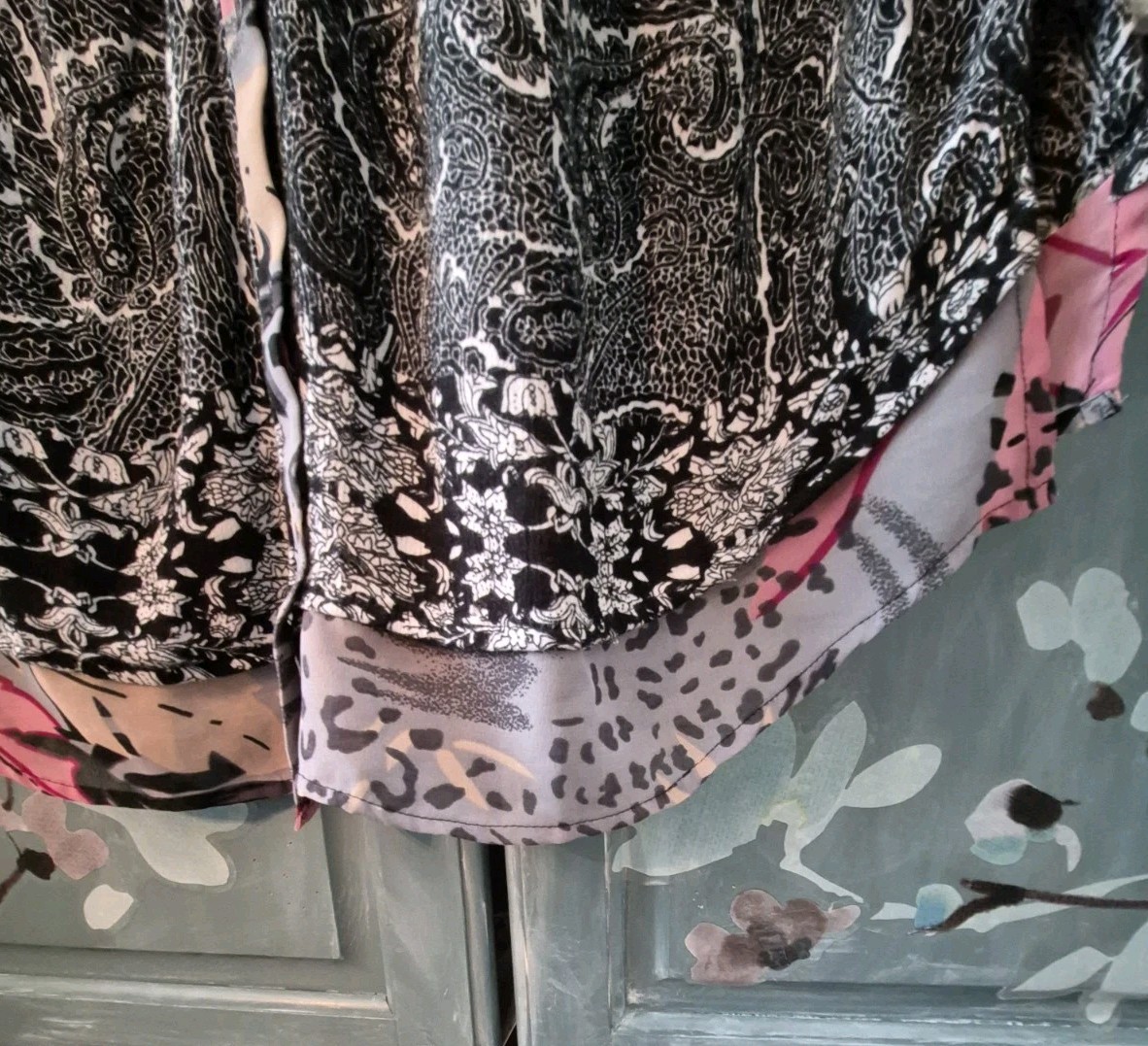 Amanda Blu Women’s L Regular Black/White Paisley Mixed Pattern Blouse