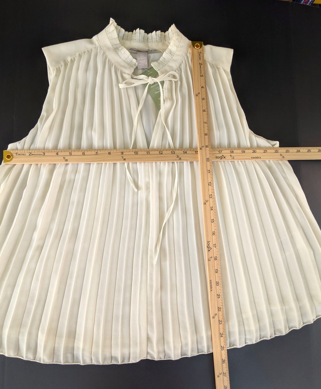 H & M Sz L Ivory Pleated A-Line Tie Stand-Up Collar Sleeveles Lined Blouse NWT
