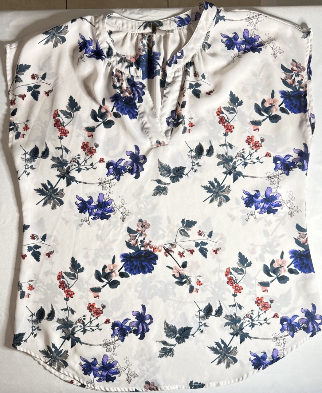Roz & Ali Women’s L Floral V-Neck Cap Sleeve Pleated Polyester Blouse