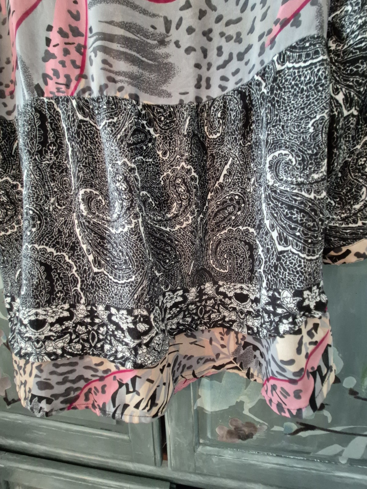 Amanda Blu Women’s L Regular Black/White Paisley Mixed Pattern Blouse