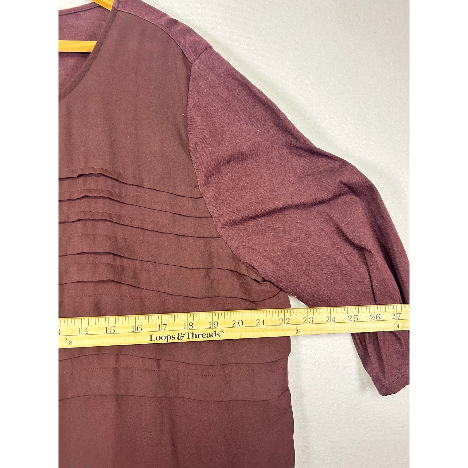 Professional Minimalist Loft Women XL Burgundy Tiered Pleated Mixed Media Top