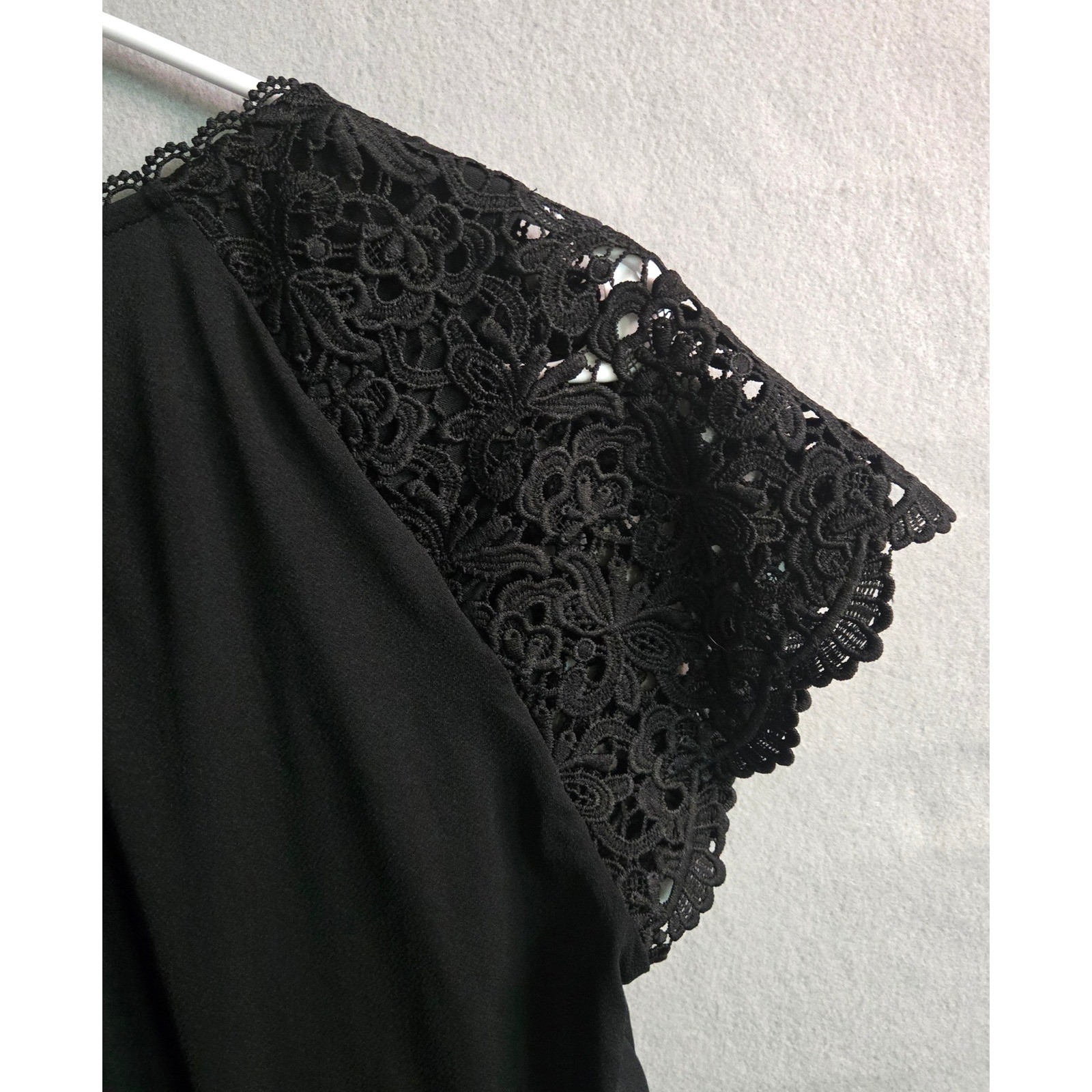 Black Crochet Lace Raglan Sleeve Blouse Keyhole Back Top Medium Dark Feminine