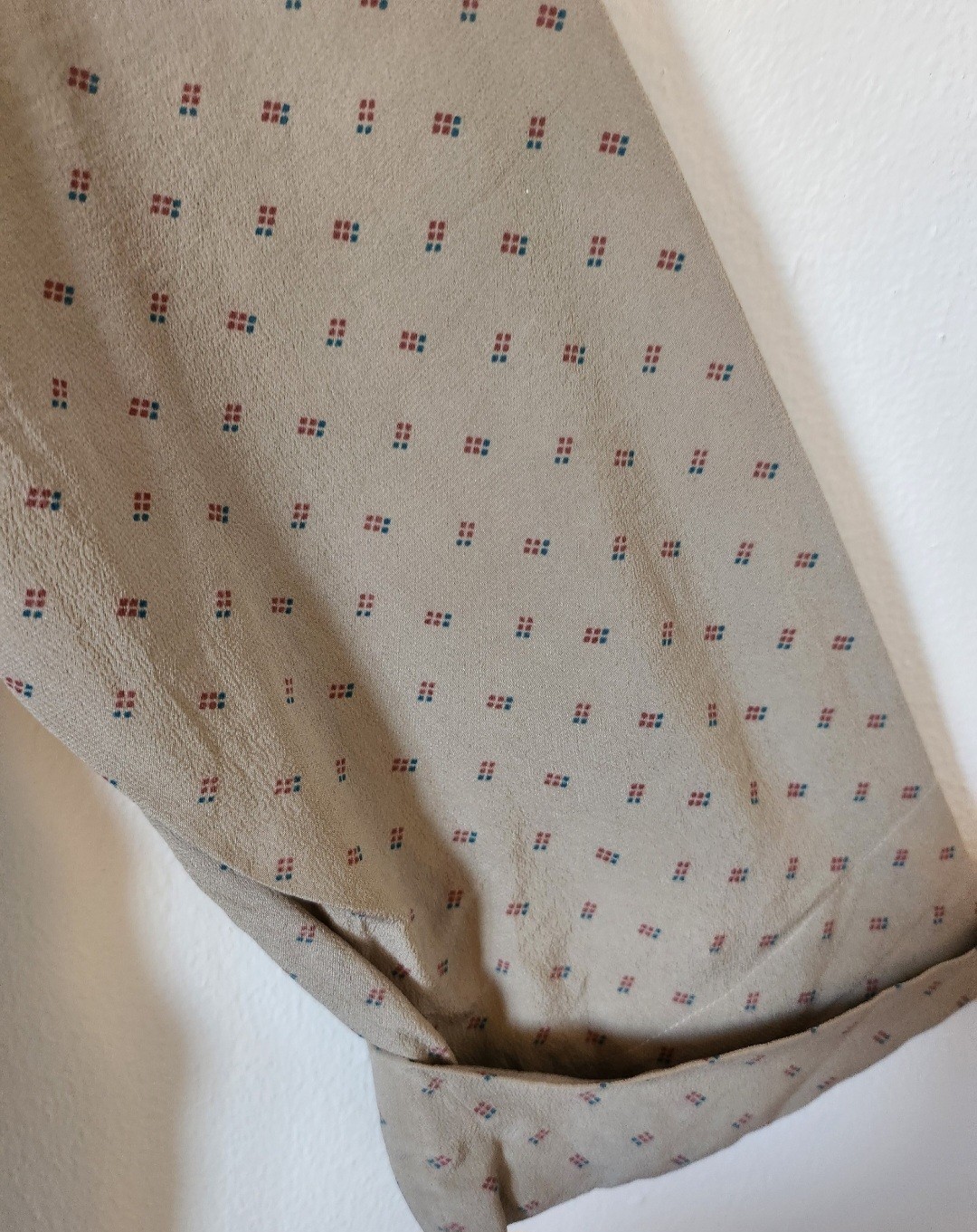 100% Silk 3/4 Sleeve Beige Patterned Blouse Size 8 – Smart – Workwear- Chic