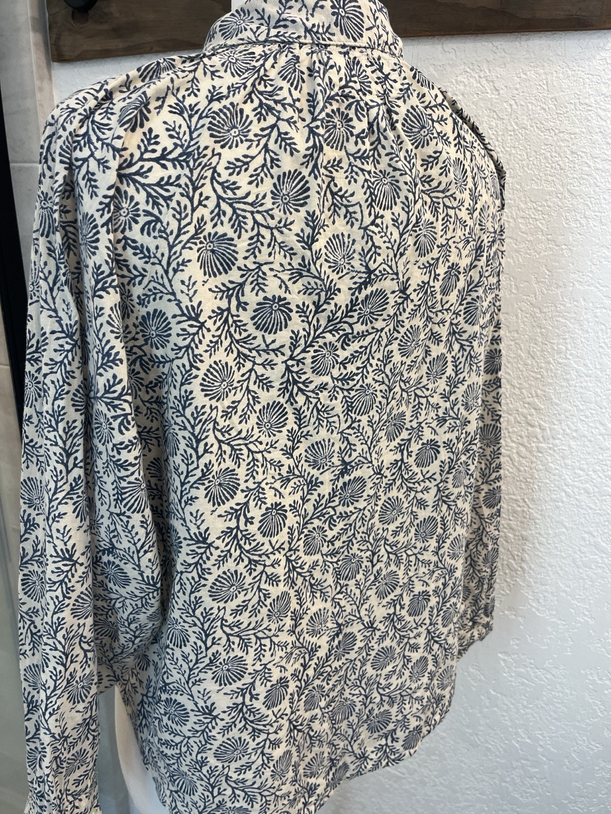 The Great. The Estate Button Up in Feather Grass Block Print Blue Sz 1 (S)