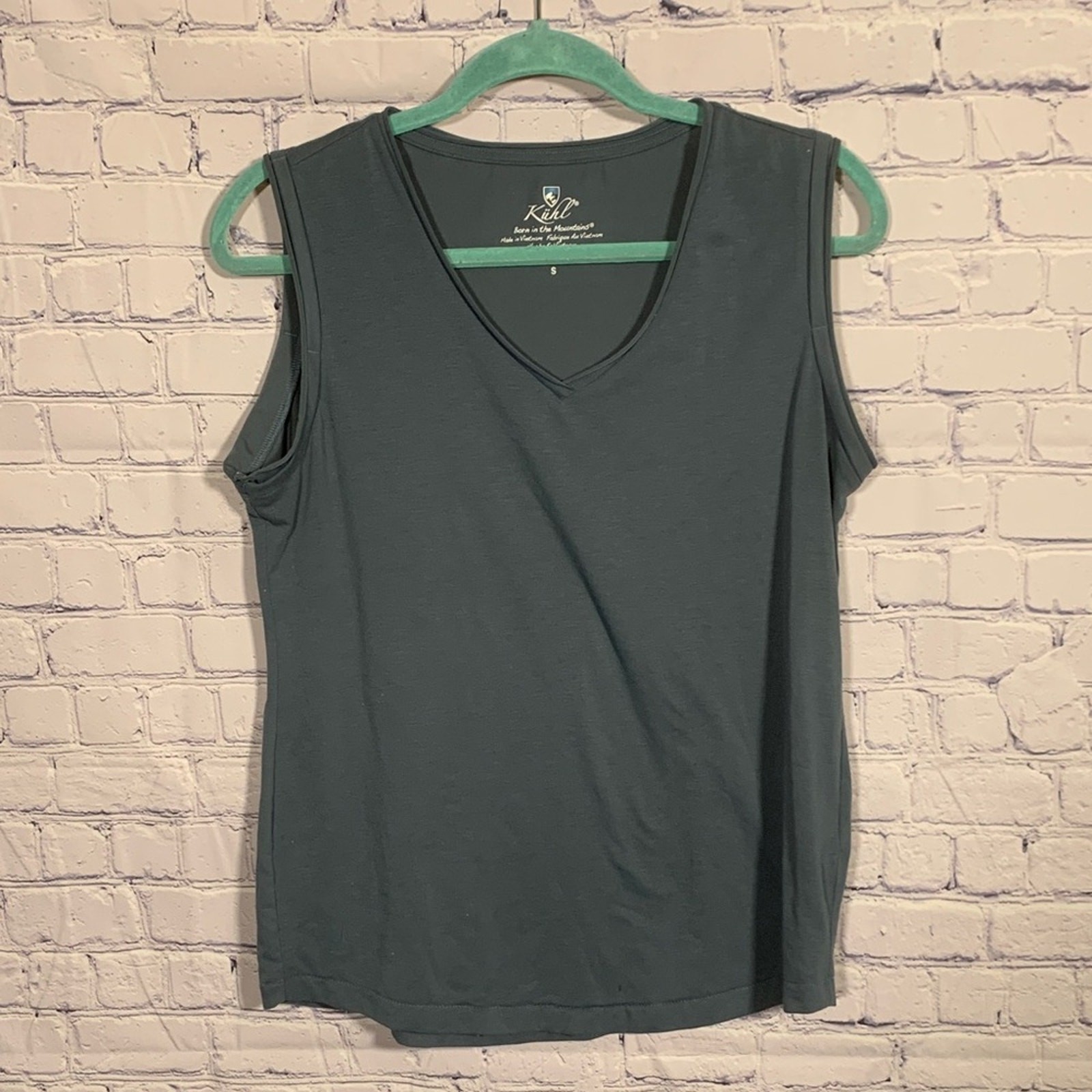 Kuhl. Women V-Neck Sleeveless Top Blue Size S Outdoor Hiking Camping Sustainable