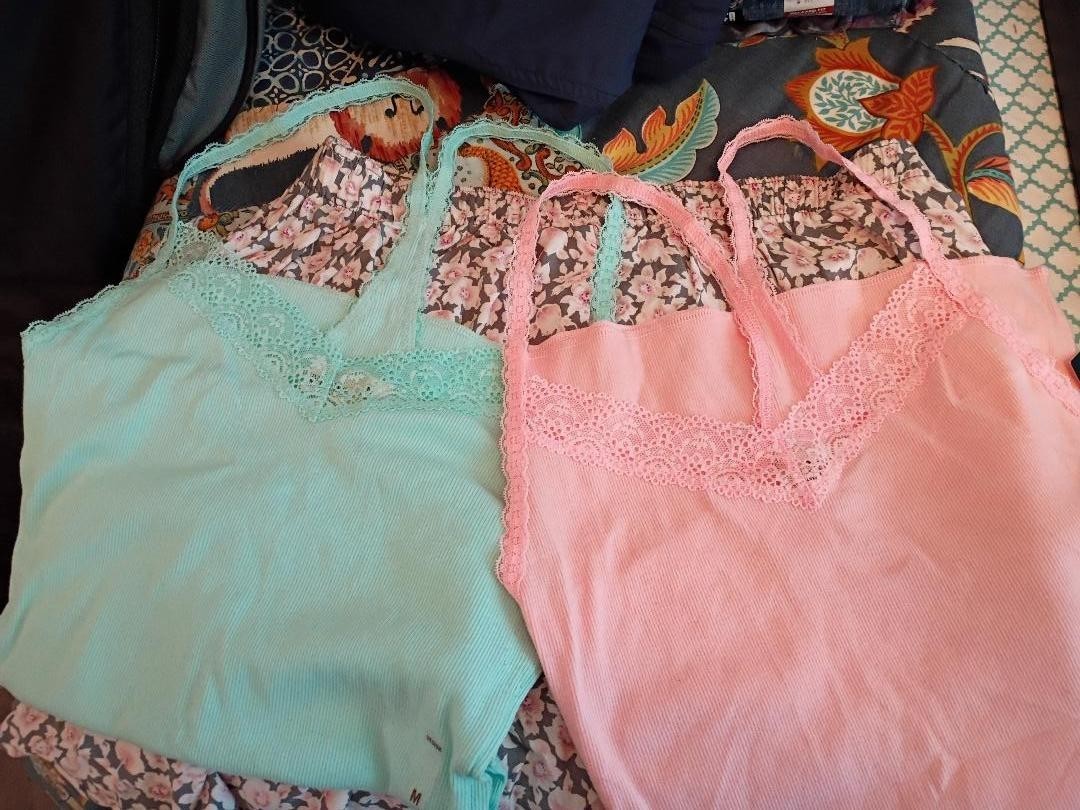 3pc Set Hollister (2pcs) Cami Lace Straps Trim Tops & (1pc) Skirt Women’s Med.