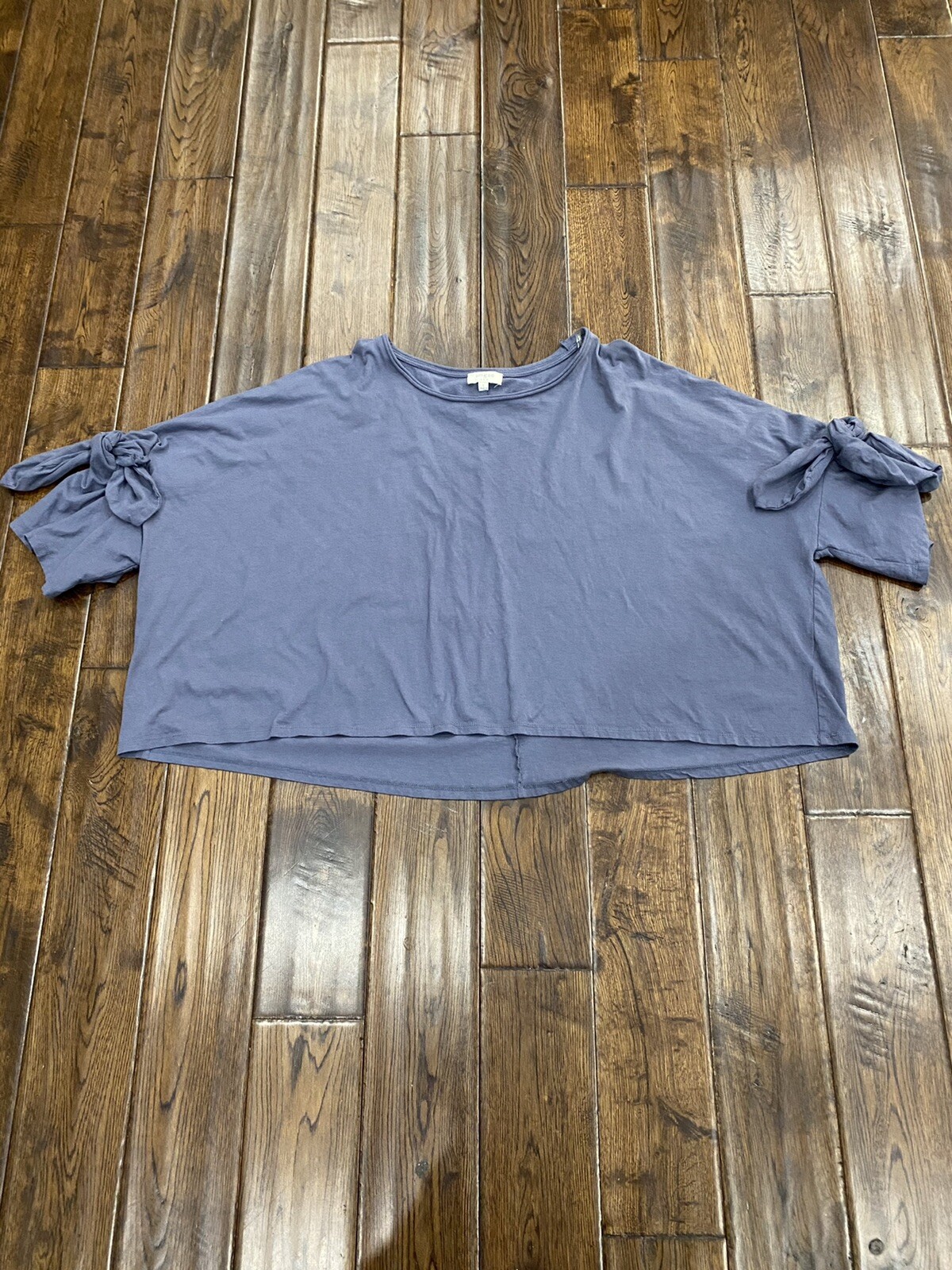 Umgee USA Women’s Bluish Gray Top Sleeve With A Tie/Bow Size L