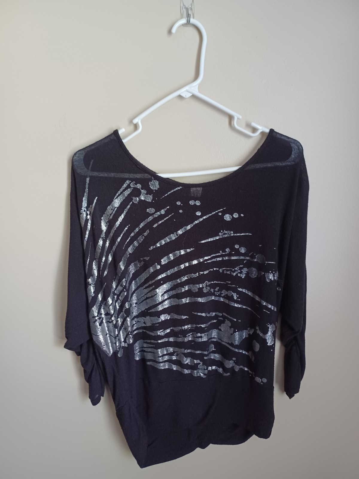 Women’s Size L Discreet Black Silver Design Lightweight Rayon Spandex Shirt Top