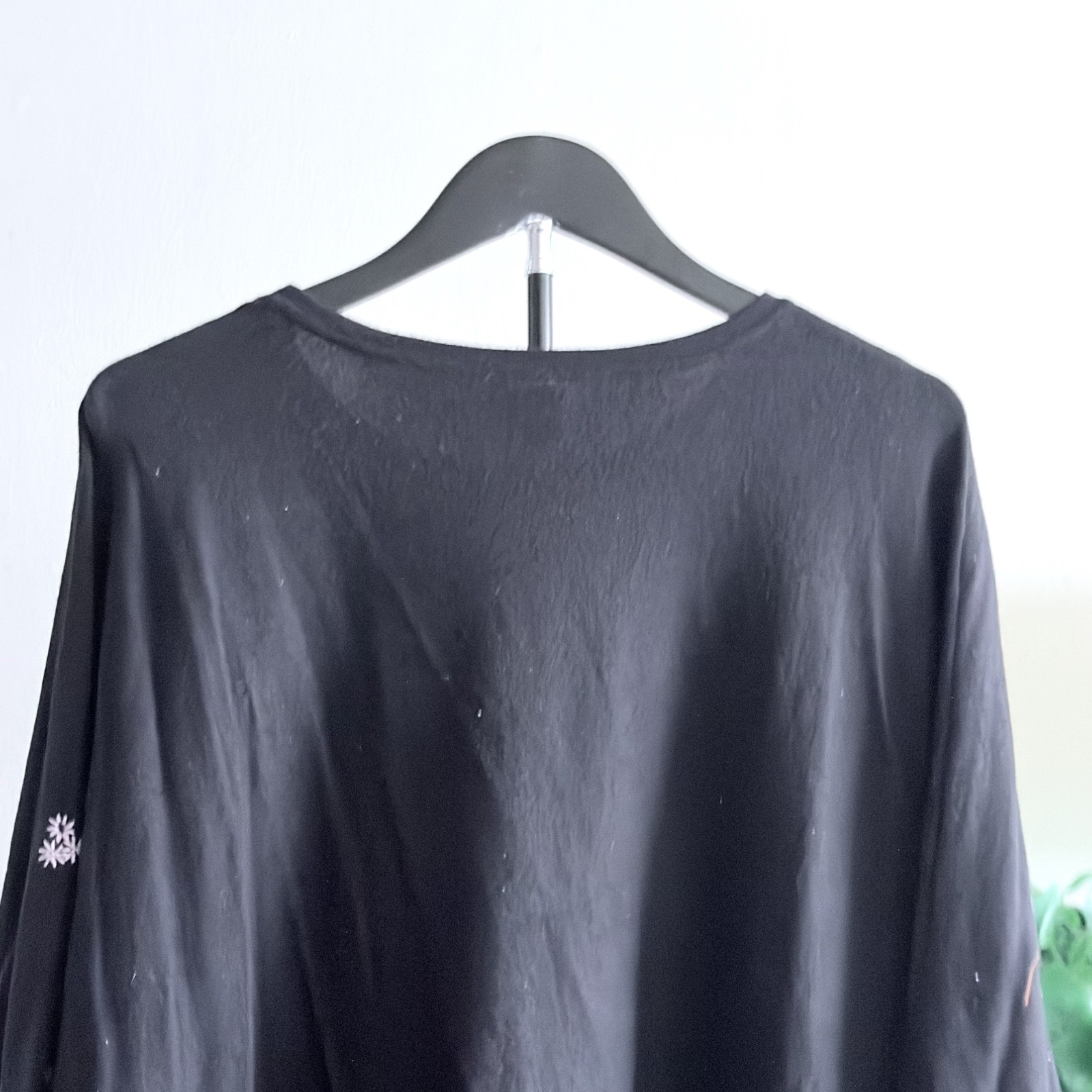 Aaeda 1X Blouse Tunic Black Fine Knit Sweater Embroidered Floral Dolman Sleeve