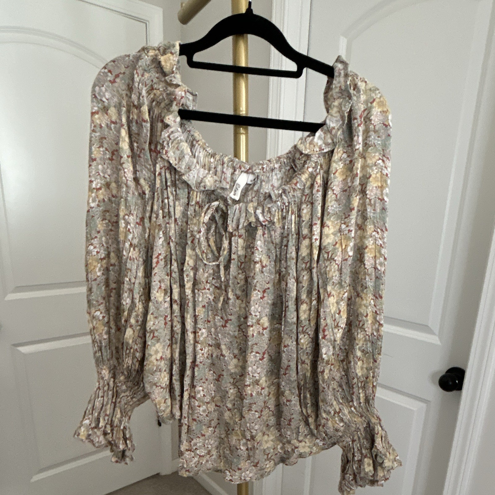 Elan Floral Beige/Green/Pink/Red Round Neck Puff Sleeve Tie Rayon Blouse M