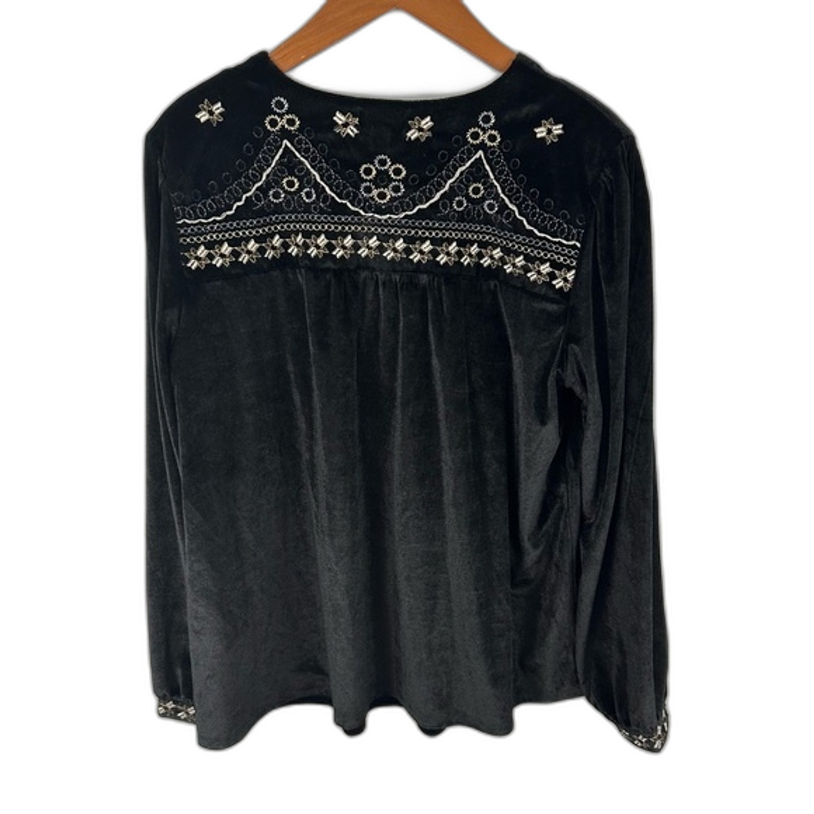 Curations Black Embroidered Velvet Blouse NWT Size Large Y2K Date Valentine’s