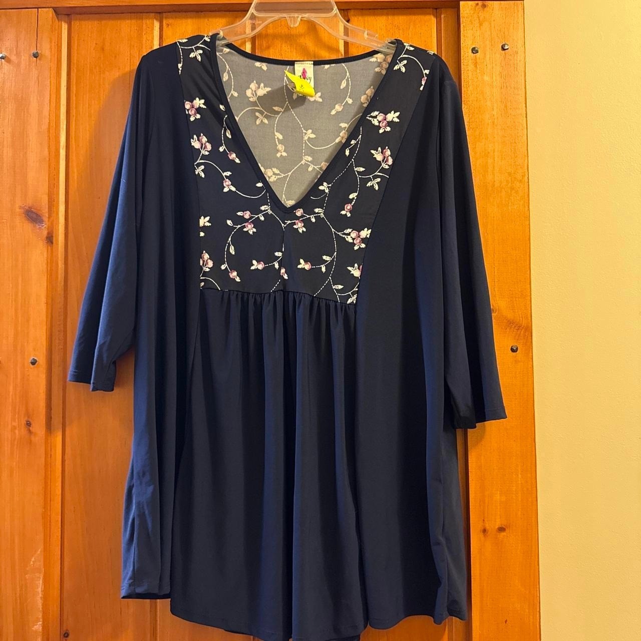 Curvy Floral Contrast Top Women 1XL Navy New V-Neck Empire Waist 3/4 Sleeve