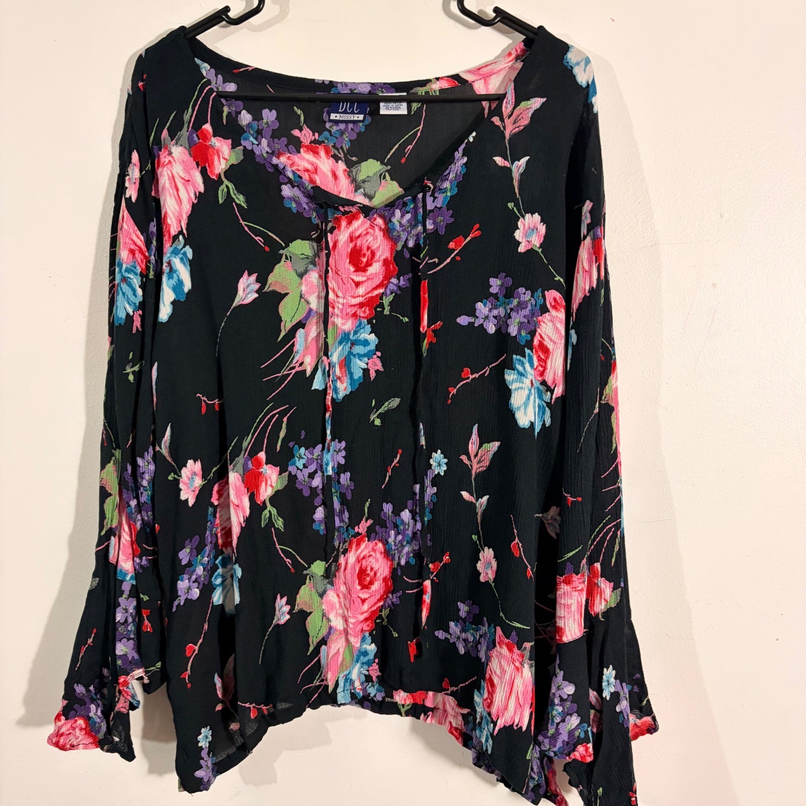 DCC Missy Blouse Womens Medium Black Floral Boho Rayon Tie Neck Bell Sleeve