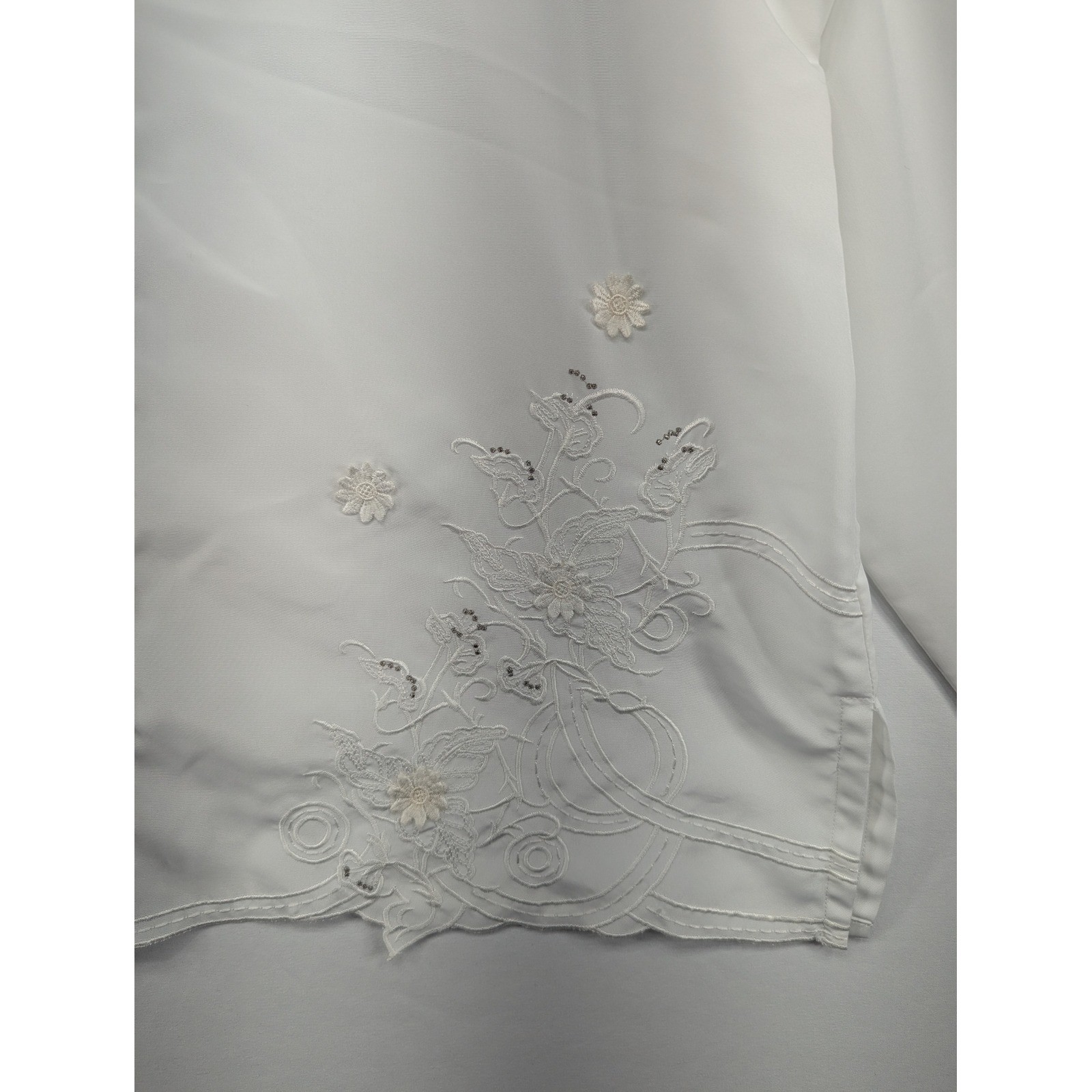 Elizabeth Williams White Embroidered Floral Scalloped Hem Button Blouse L