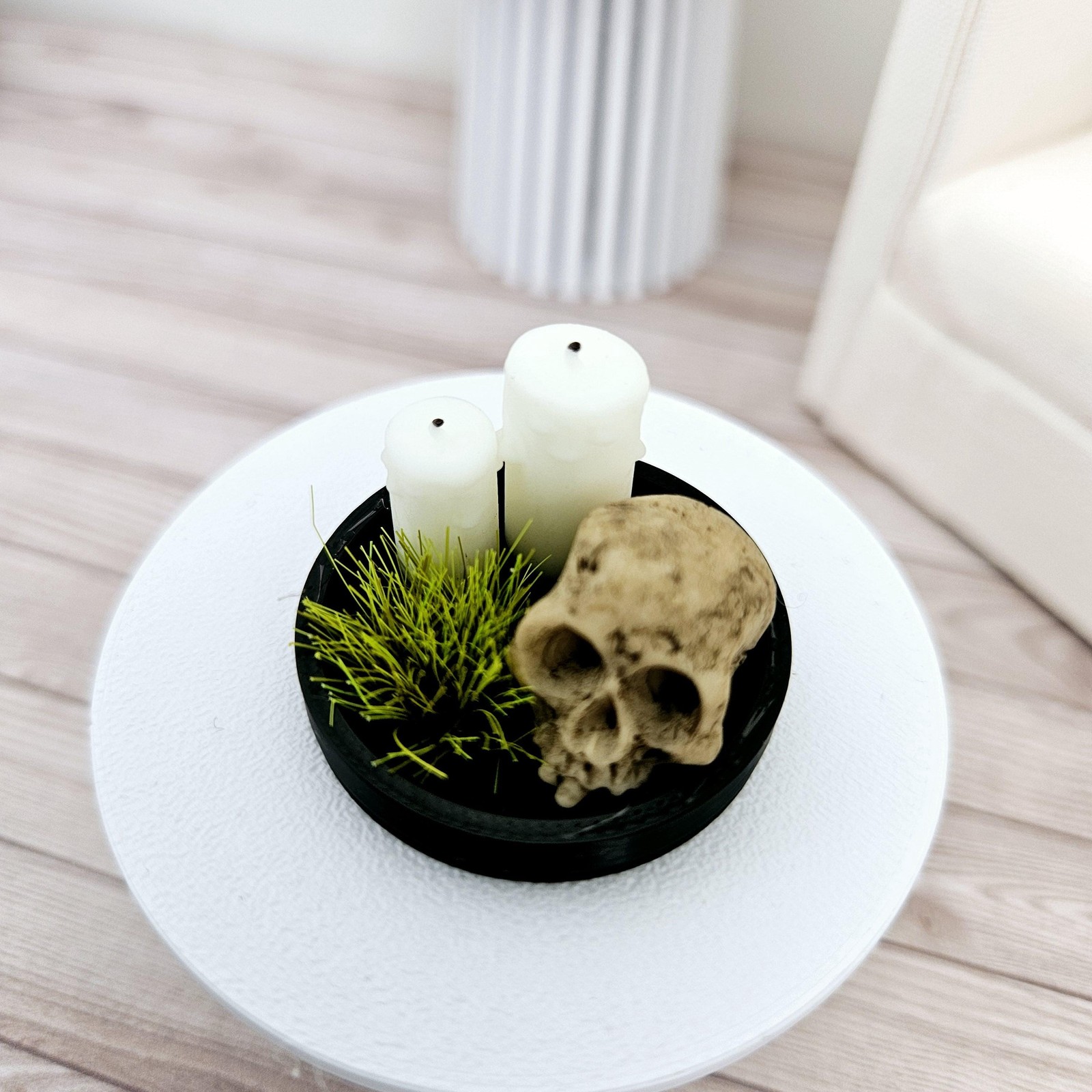 Dolls House Halloween Coloured tray ornament with 2x candles, green plant & a