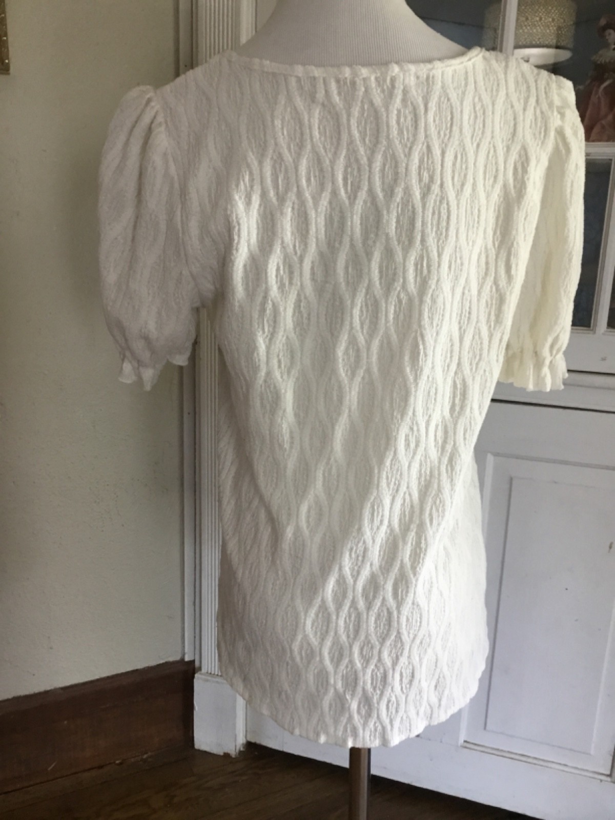 Inspire Chic Textured Geometric Pattern Ivory Short Puffy Sleeve Pullover Top S
