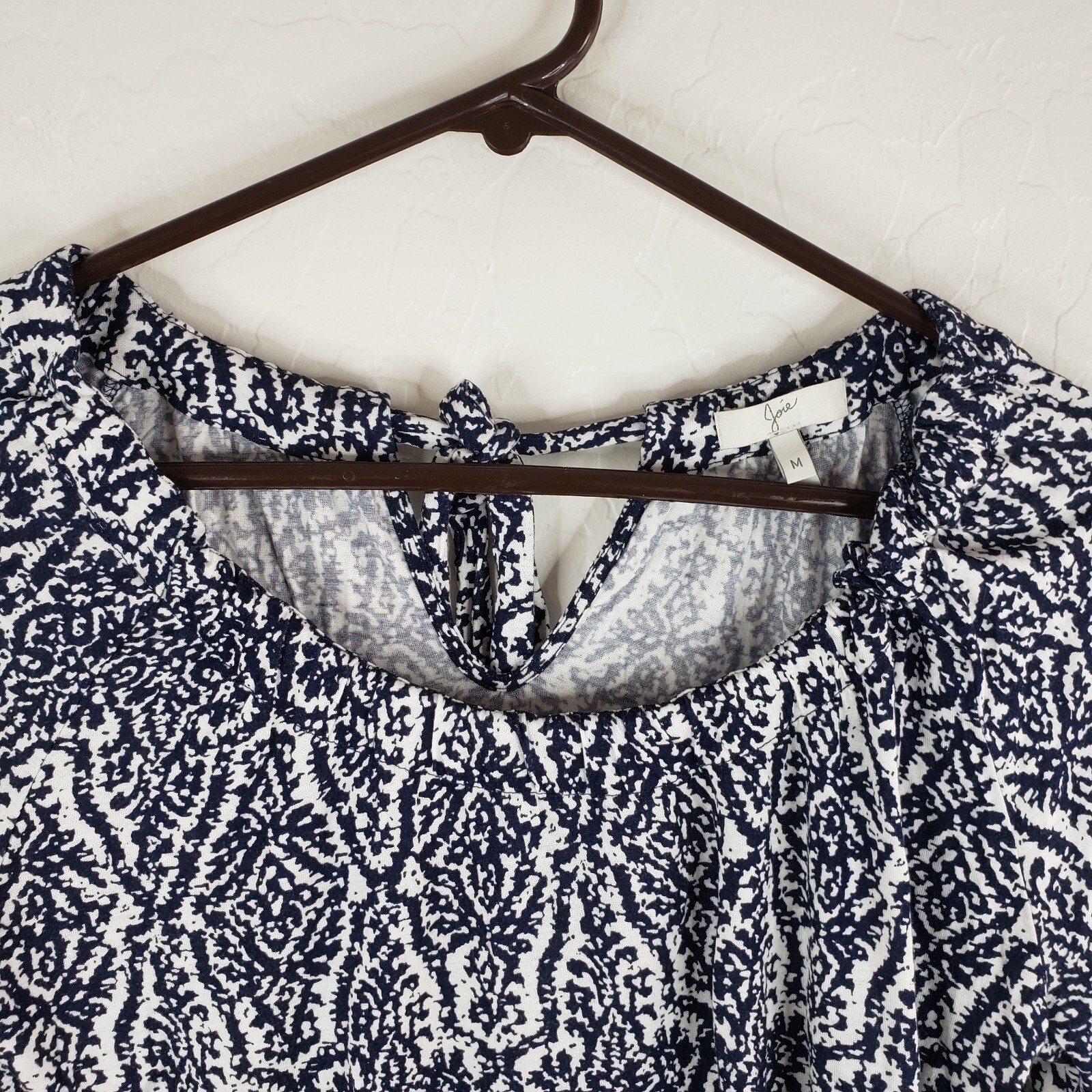 Joie Blouse Women’s Medium Blue White Geometric Back Neck Tie Knit Shirt Top