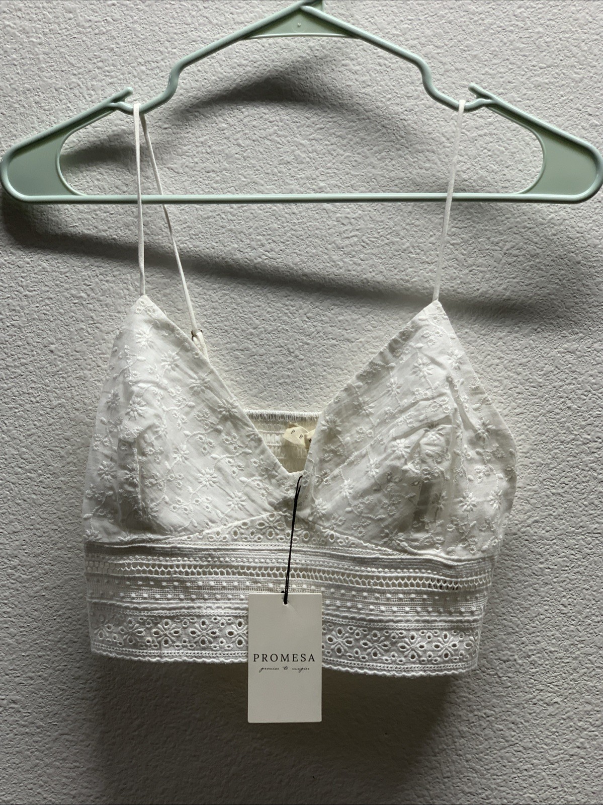 Promesa White Embroidered Floral Tank Crop Top WOMENS MEDIUM New with Tag