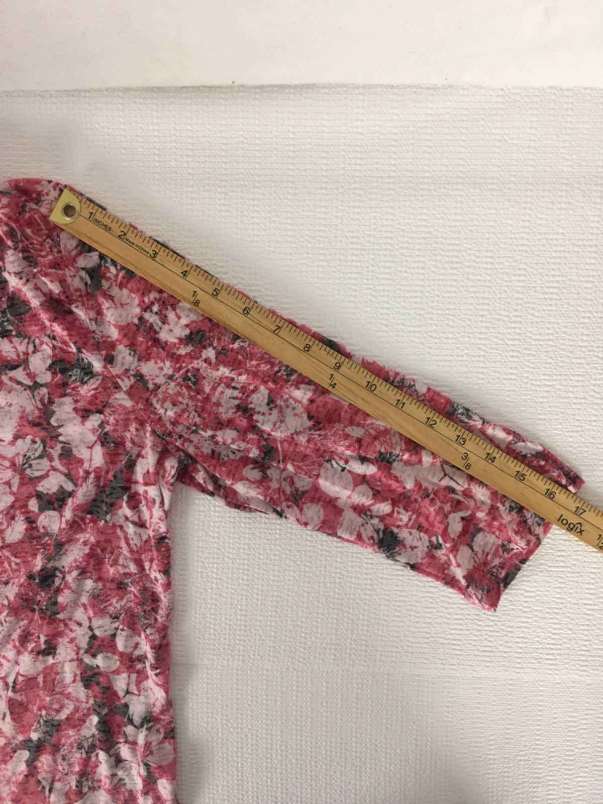 Breckenridge Top Women Size L Red White Black Floral Rhinestone V neck 3/4 Sleev