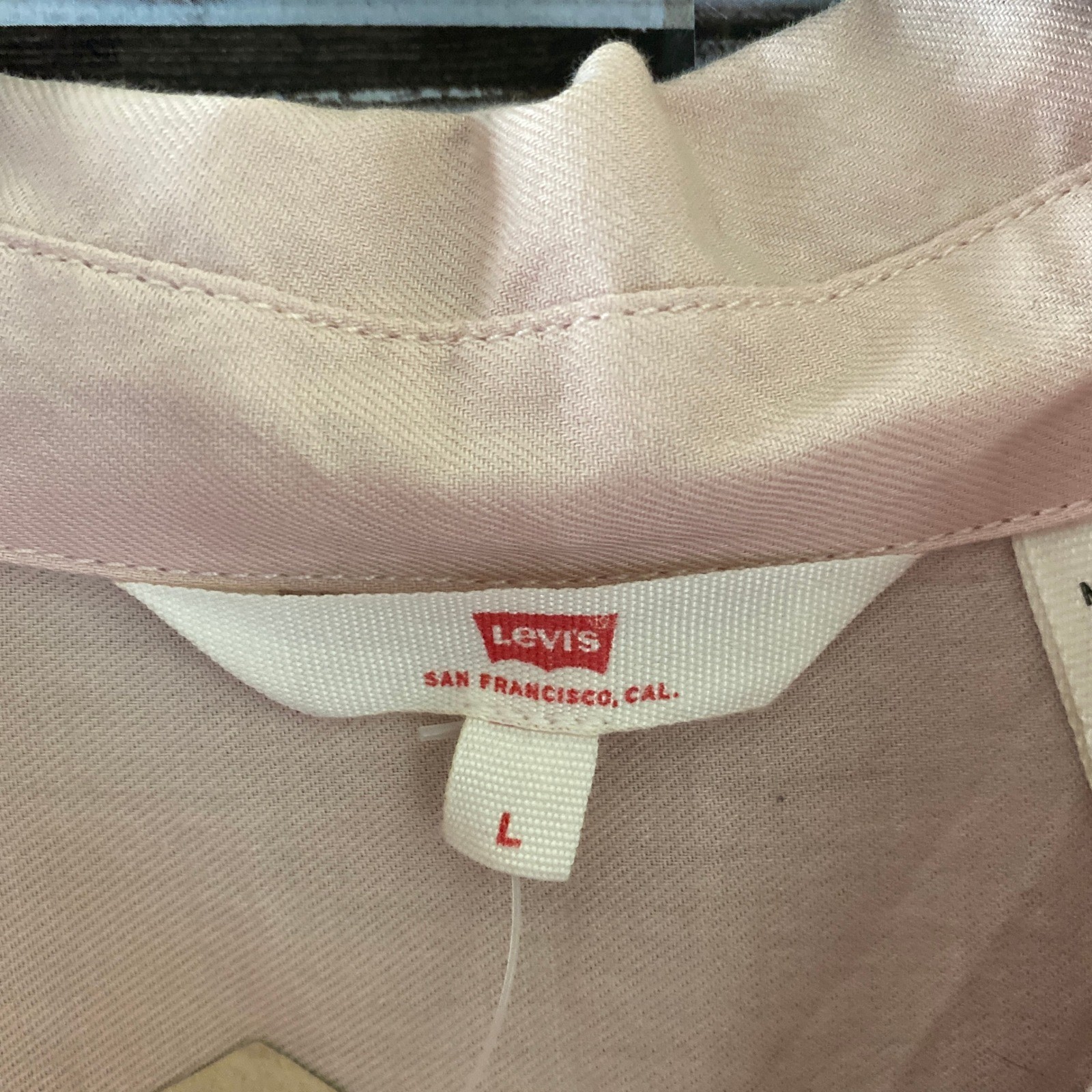 Levi’s Women’s Short-Sleeved Button-Down Top Size L Pale Pink Logo NWT