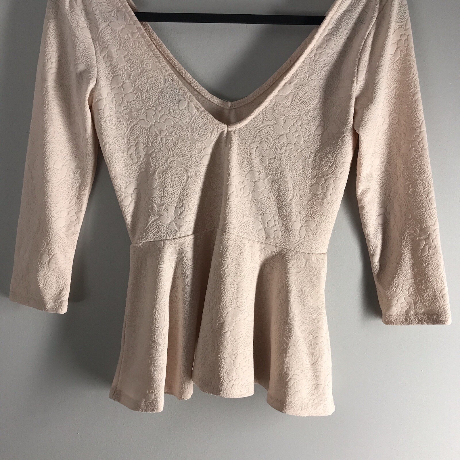 Forever 21 Size Small Light Pink Textured Floral Top Peplum Hem Deep V Neckline