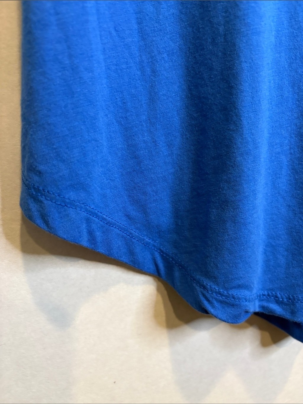 Aritzia the Group by Babaton – Foundation V-neck T-shirt Small. Royal Blue