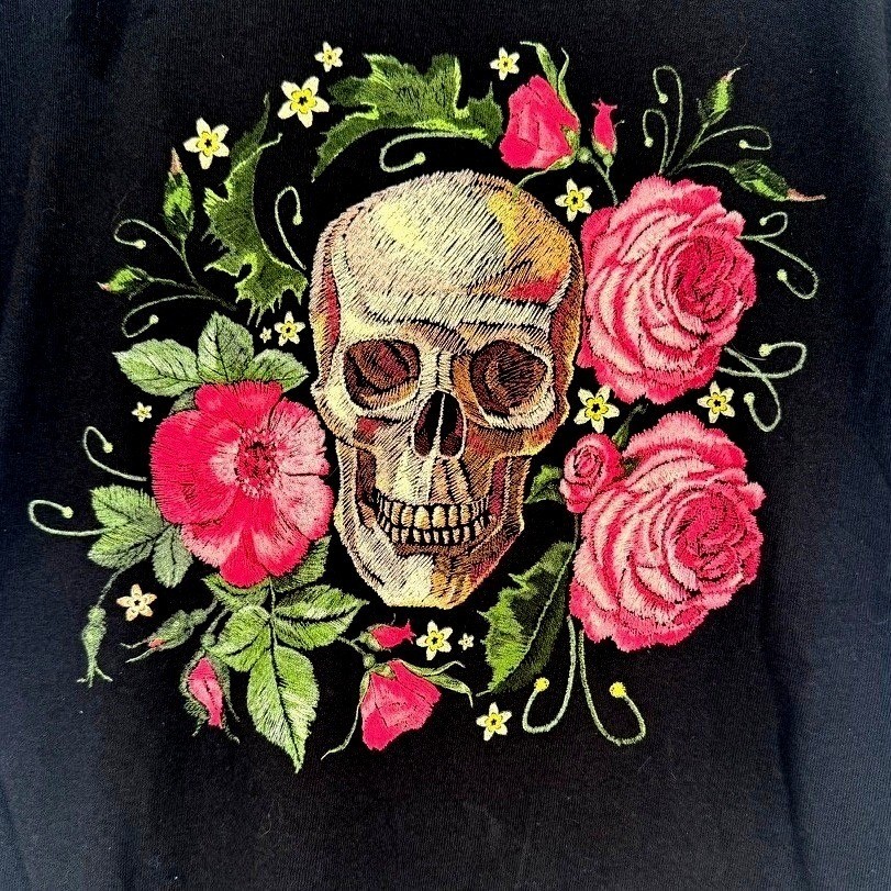 Delta Pro Weight Embroidered Graphic Skull and Roses T-Shirt Black Tattoo Art S