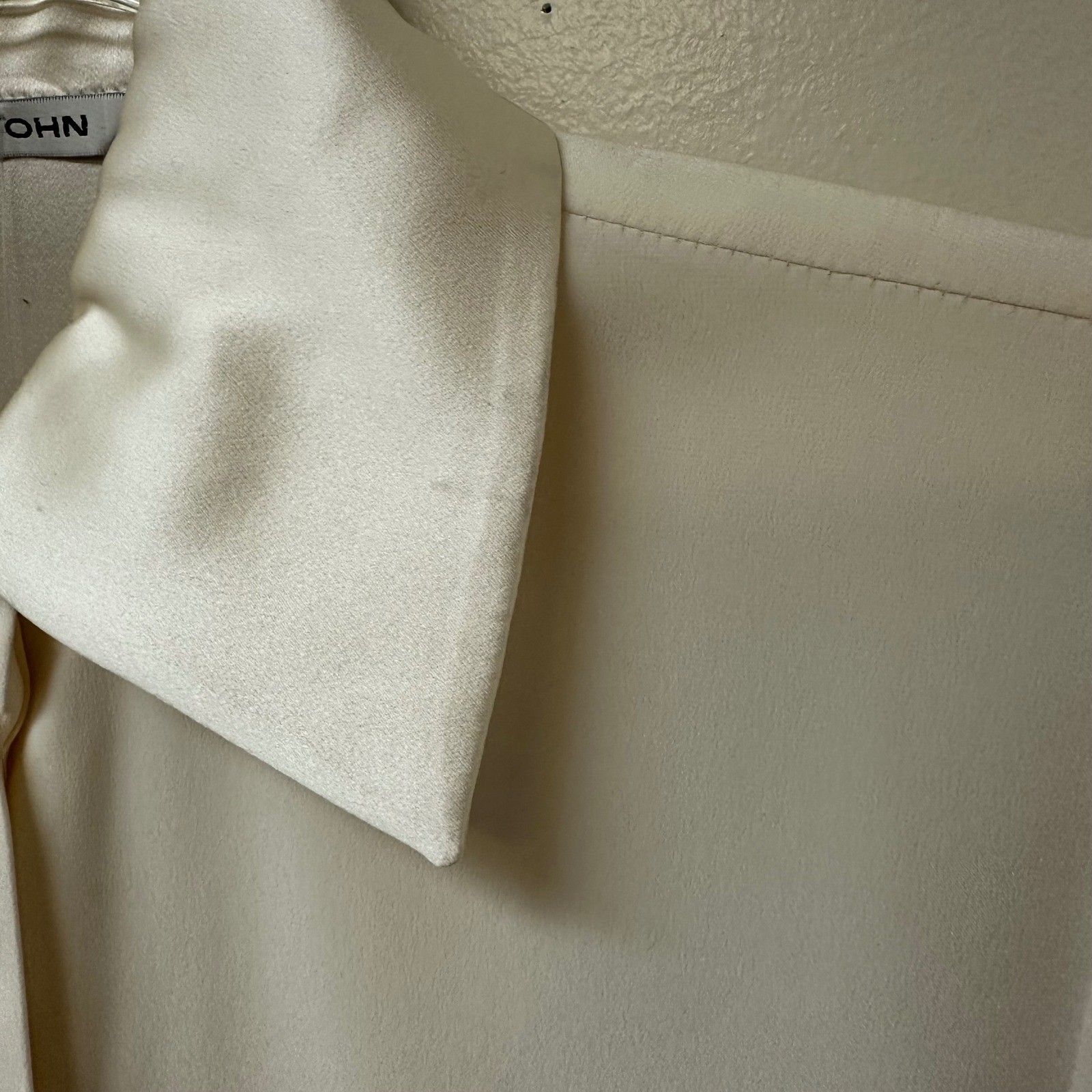 Vintage St John Silk Satin Crepe Blouse Gold Chain Detail Size 8 NEW *FLAW