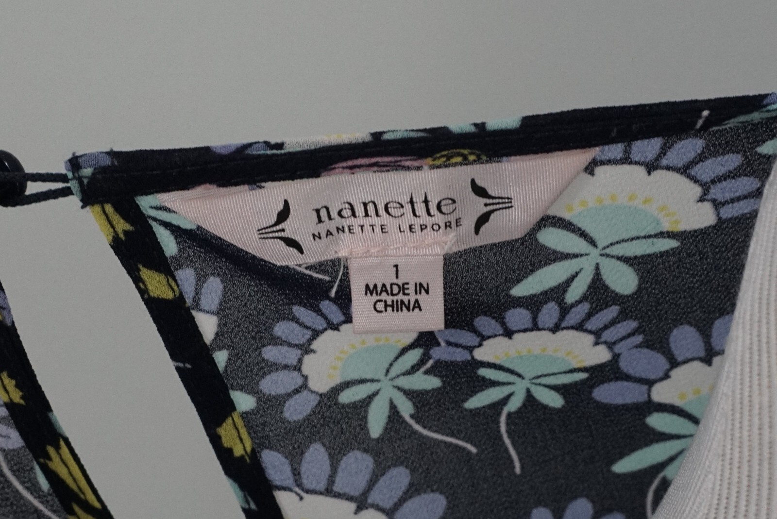 Nanette Lepore Black Blue Pink Floral V-Neck Flutter 3/4 Sleeve Blouse Top Sz 1