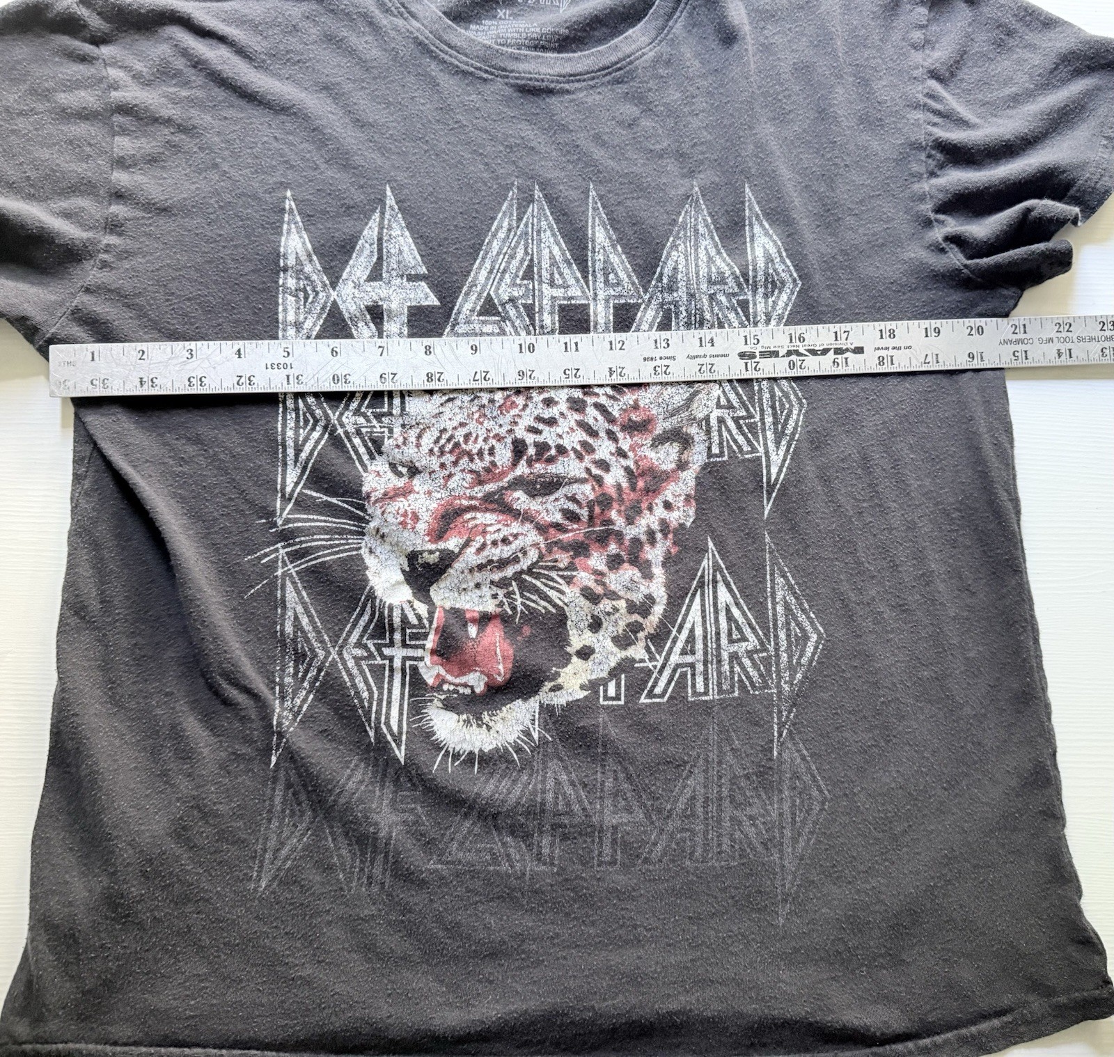 Def Leppard Band T Shirt Women’s XL Black Short Sleeve Retro Reprint Music Tee