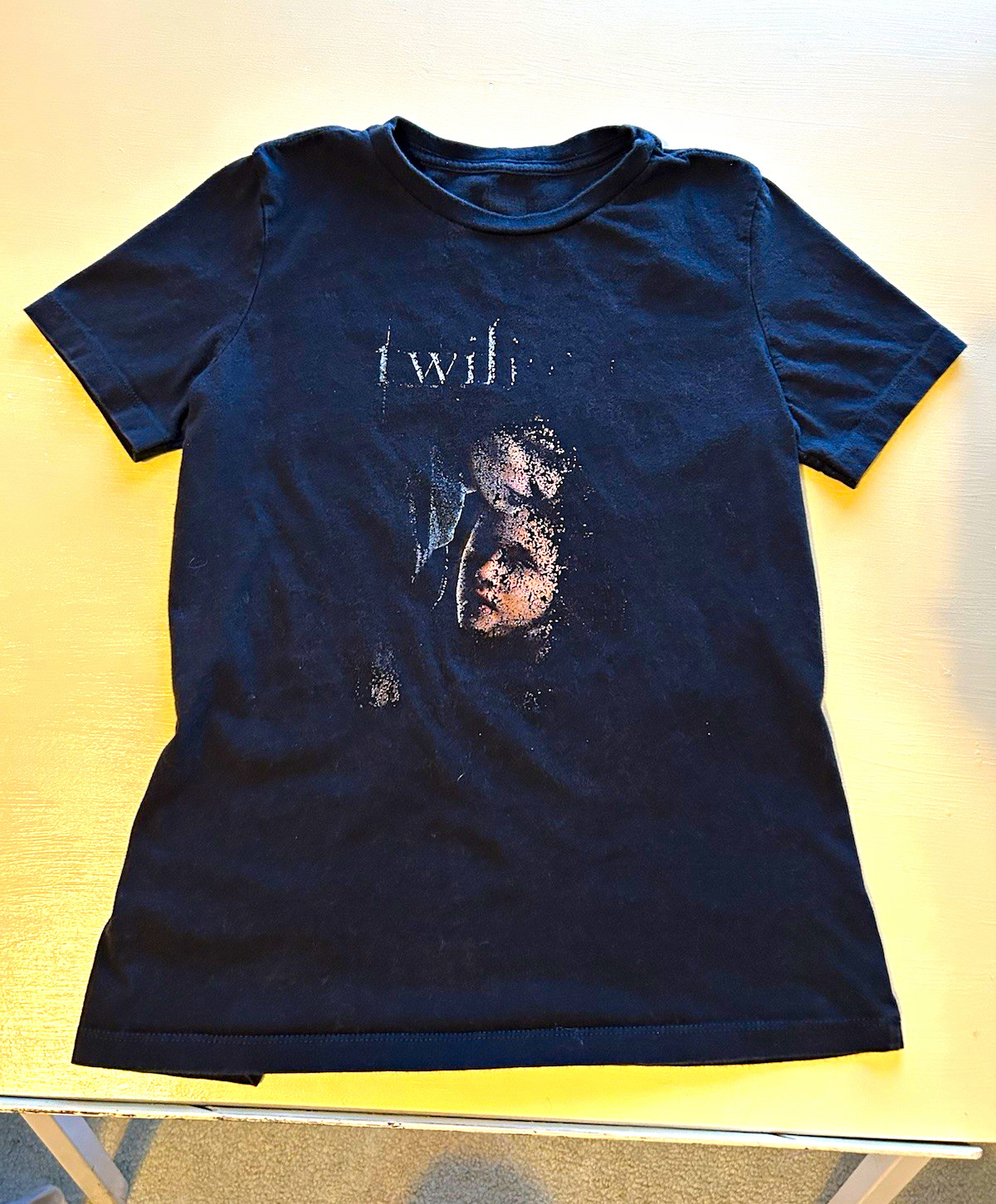 Women’s Size S Twilight Graphic Print Distressed Cotton Knit Crew Neck T-Shirt