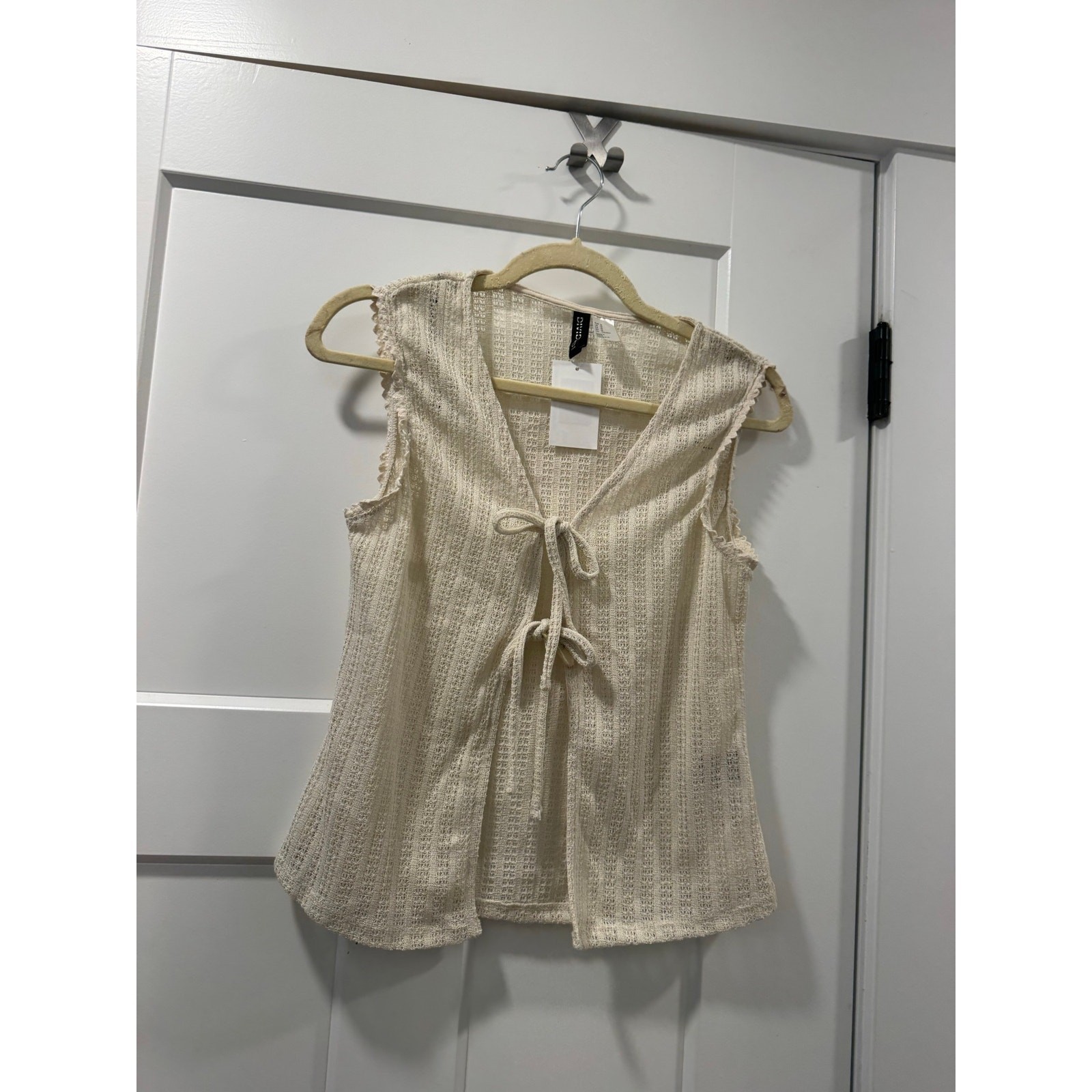 Cream Textured Tie-Front Sleeveless Top NWT Medium