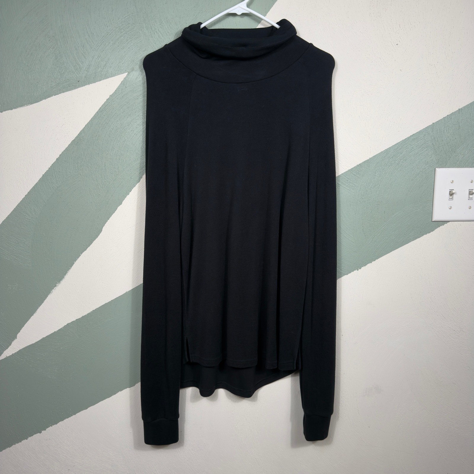 Varley Funnel Neck Top Womens Medium Black Long Sleeve Athleisure Knit Pullover