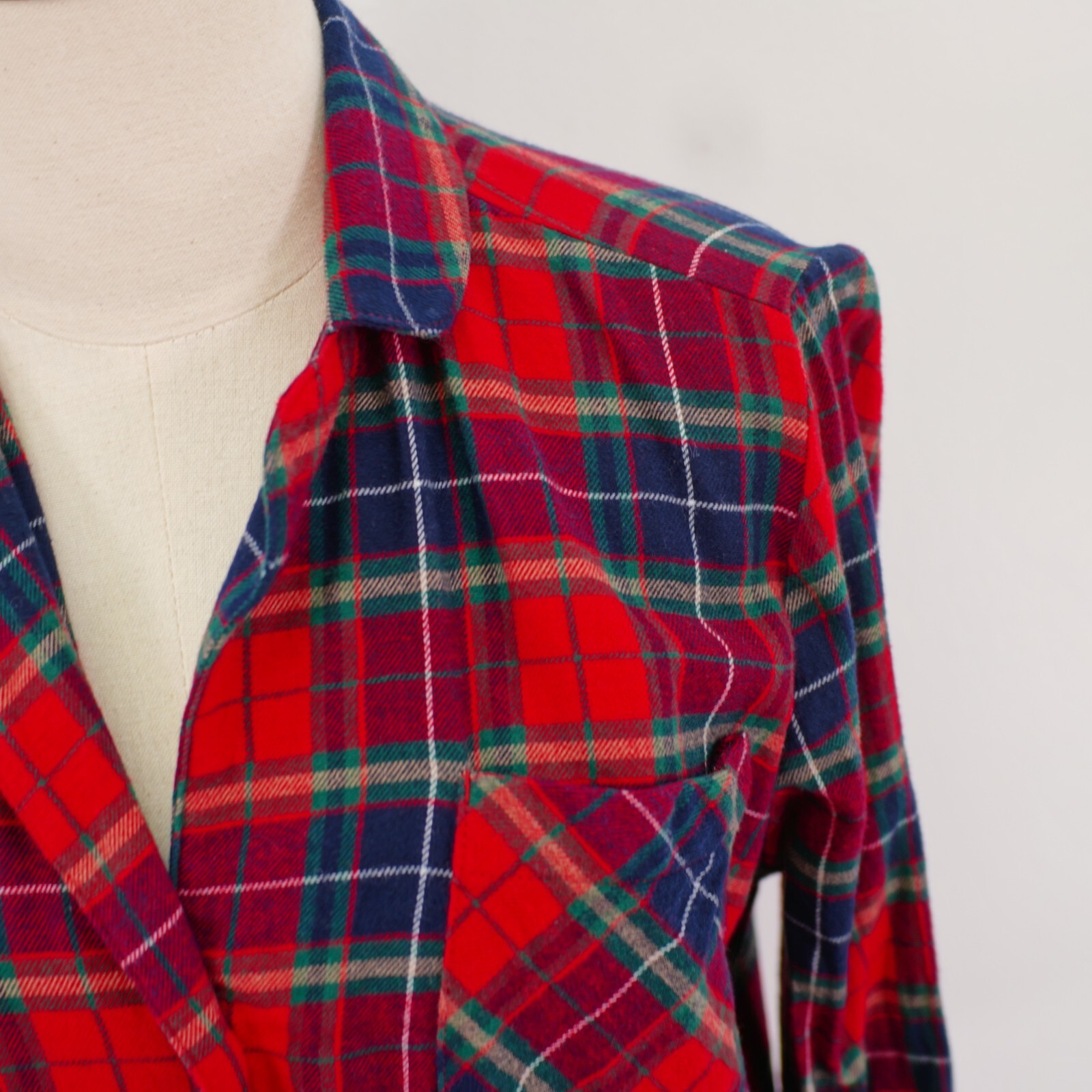 Old Navy Blue Red Green Plaid Flannel Collared Button Front Shirt Top Small Long