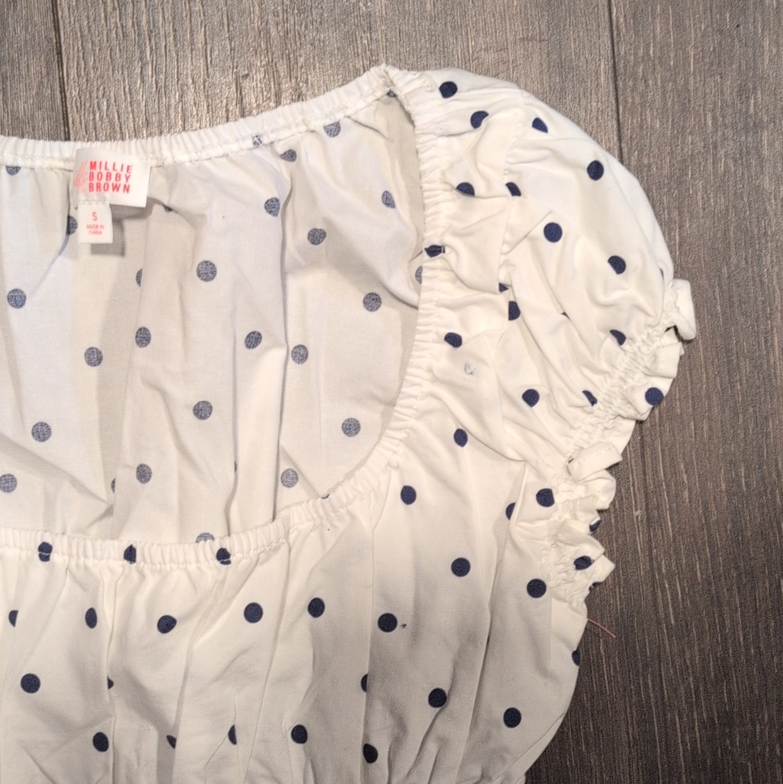 Millie Bobby Brown Women’s S White/Blue Polka Dot Square Neck Puff Sleeve Blouse