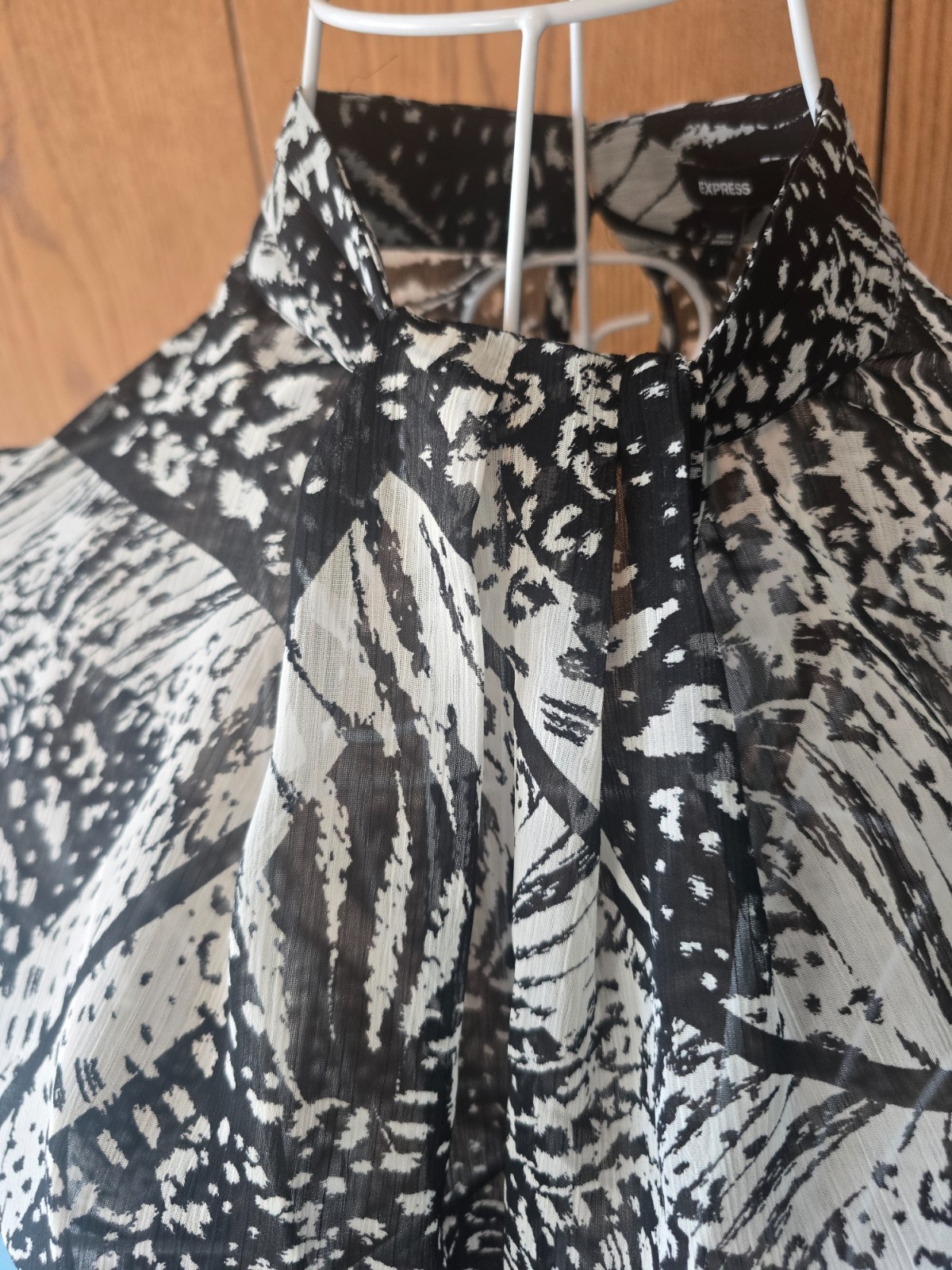 Express Women’s Black White Abstract Print Blouse Size Small NWT