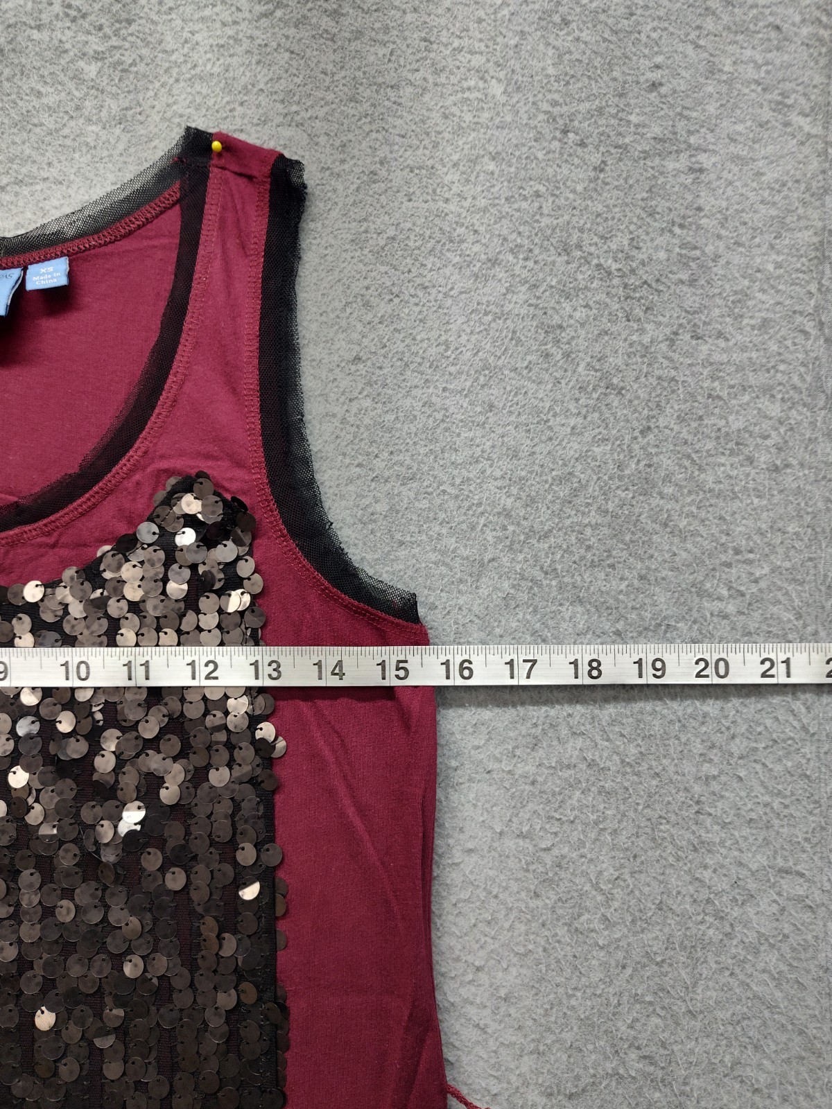 Simply Vera Vera Wang Women Tank Top XS Red Sequin Crew Neck Pullover Comfort