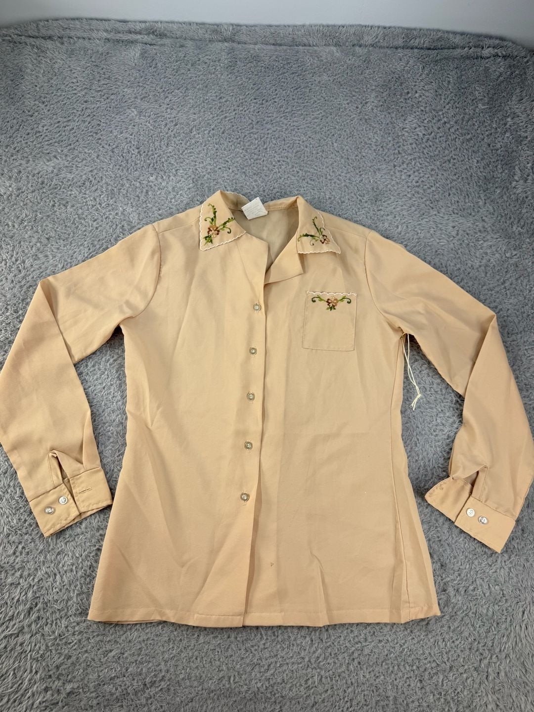 Vintage Family Fashions by Avon Floral Embroidered Button Down Shirt Size 9/10