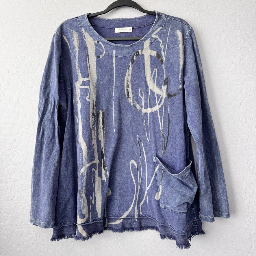 Jess & Jane 1X Top Blue Long Sleeve Abstract Graphic Mineral Wash Fringed Hem