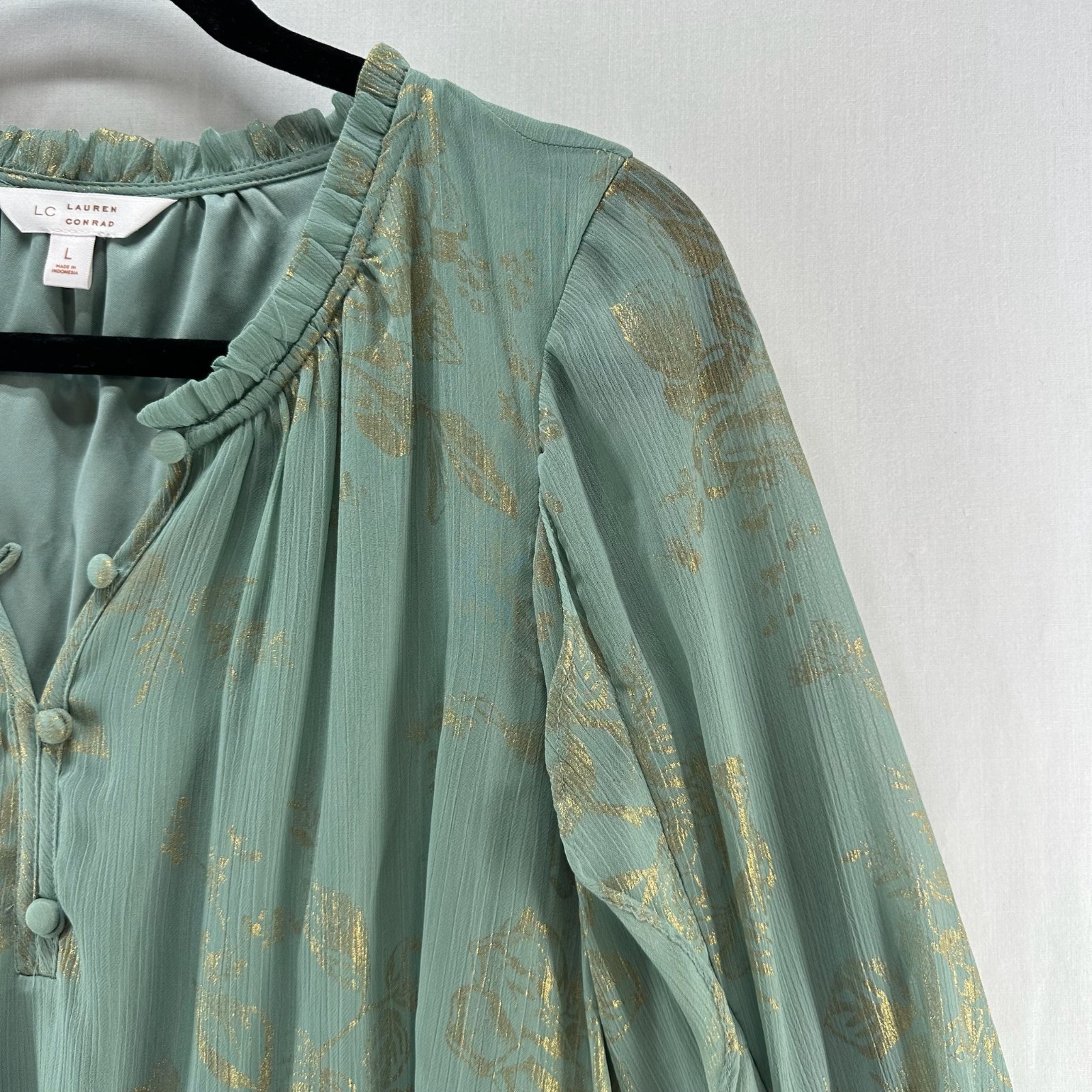 LC Lauren Conrad Ruffle Peasant Top Size L Split Neck Gold Metallic Print Green