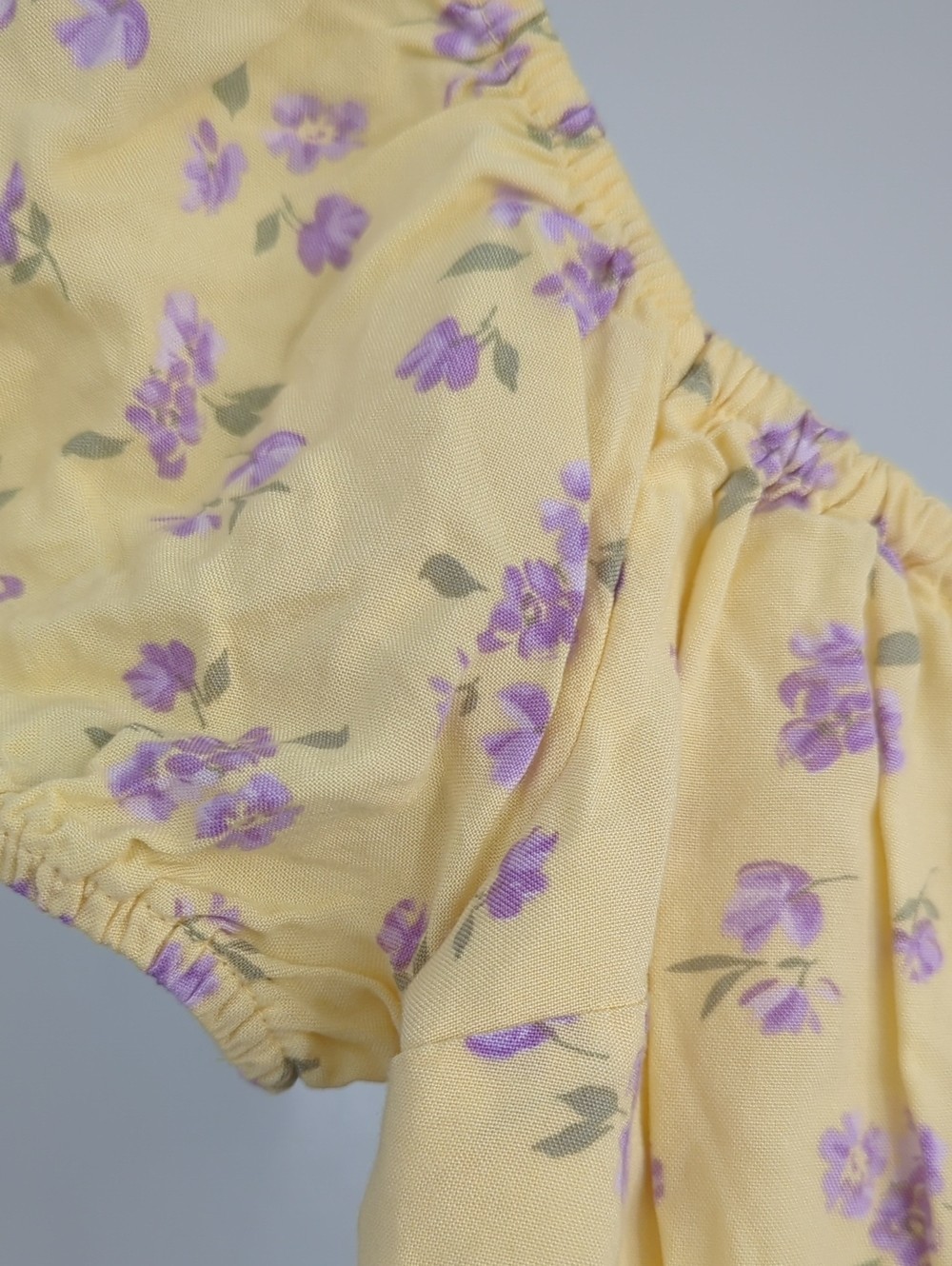 Hollister Floral Smocked Crop Top in Yellow & Lilac Floral Size Small
