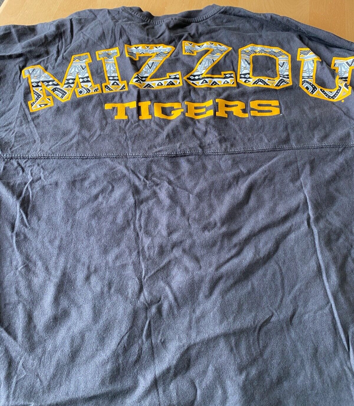 MISSOU TIGERS UNIVERSITY MISSOURI WOMEN’S SZ M AZTEC SPELLOUT PRESSBOX SHIRT